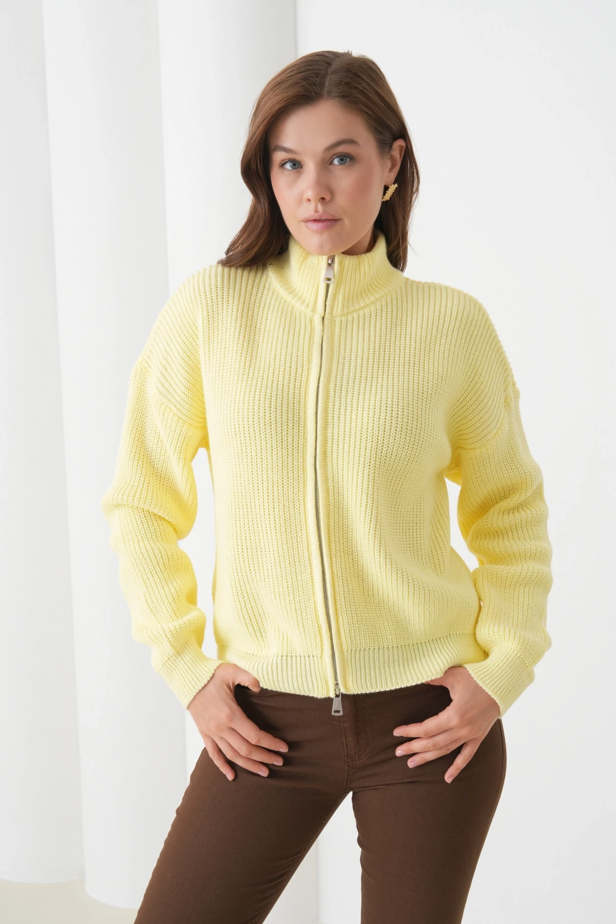 Kadın Dik Yaka Fermuar Kapama Oversize Triko Hırka 