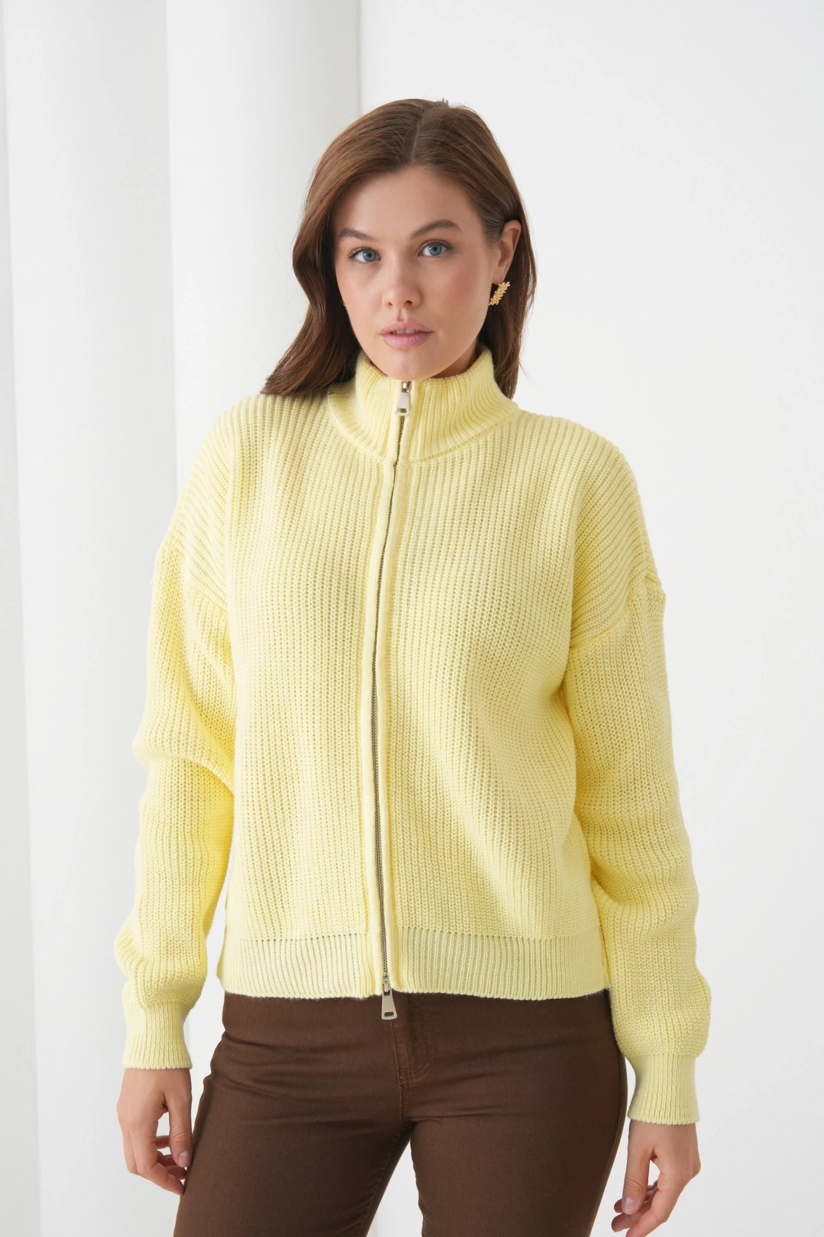 Kadın Dik Yaka Fermuar Kapama Oversize Triko Hırka 