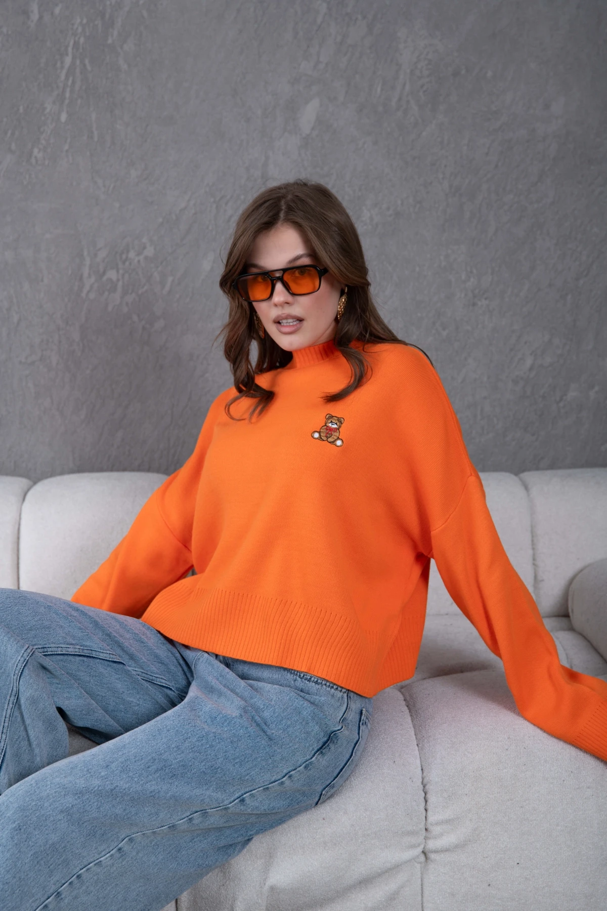 Kadın Dik Yaka Oversize Nakışlı Triko Kazak