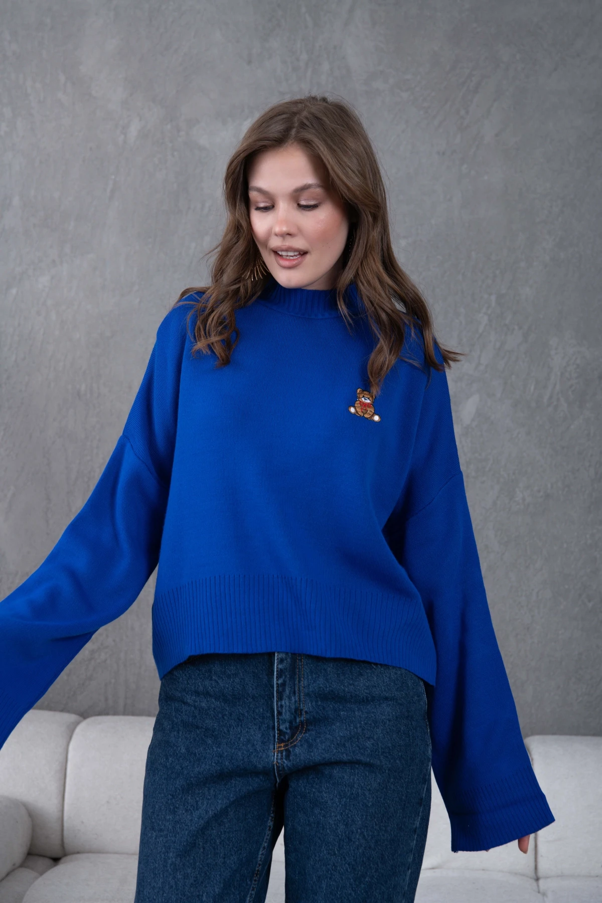 Kadın Dik Yaka Oversize Nakışlı Triko Kazak