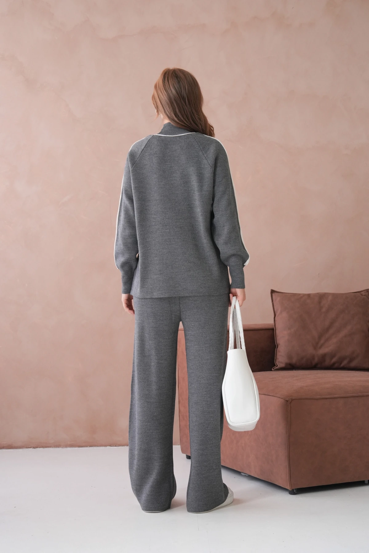 Kadın Dik Yaka Yarım Pat Fermuar Yırtmaçlı Kazak Pantolon İkili Triko Takım