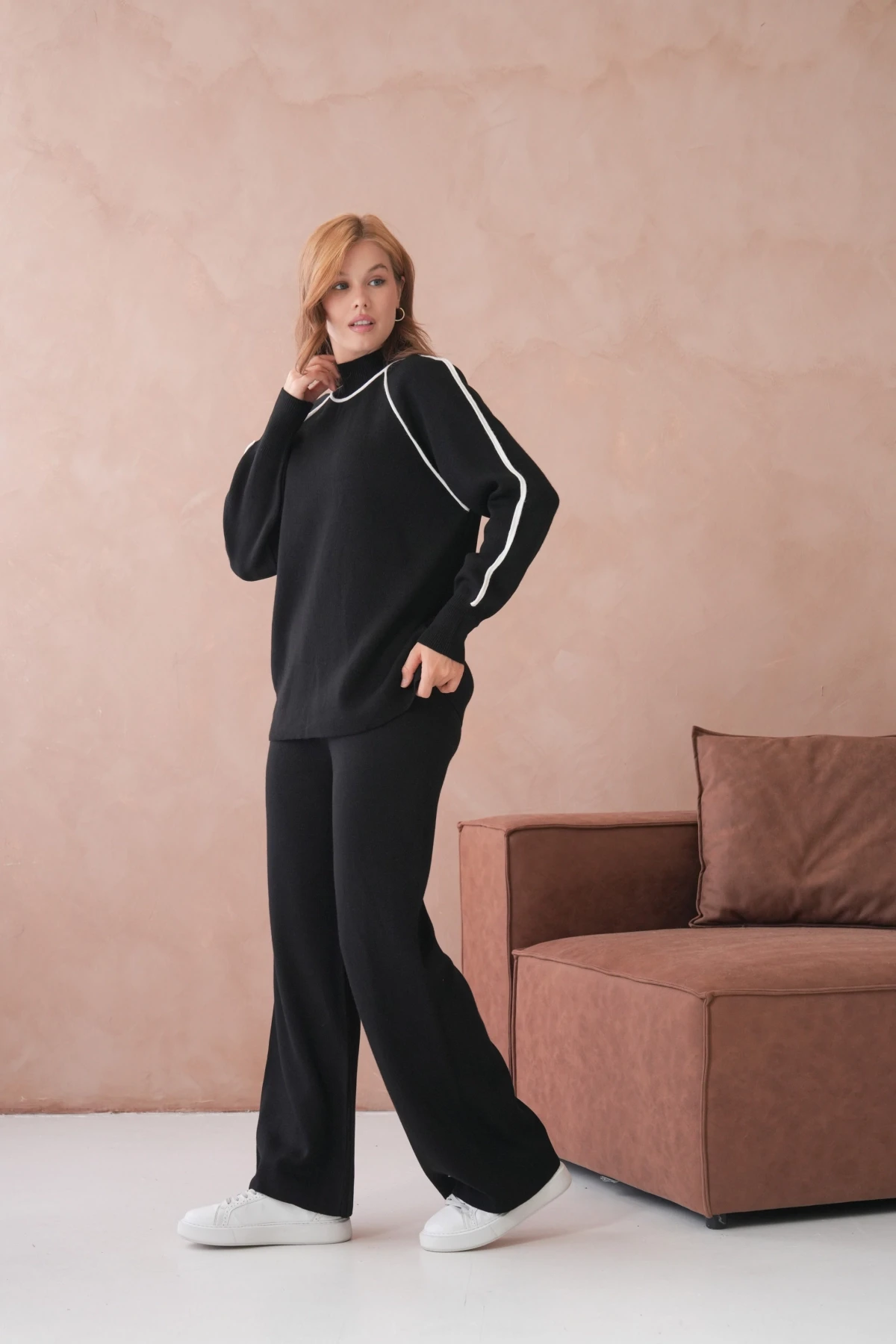 Kadın Dik Yaka Yarım Pat Fermuar Yırtmaçlı Kazak Pantolon İkili Triko Takım