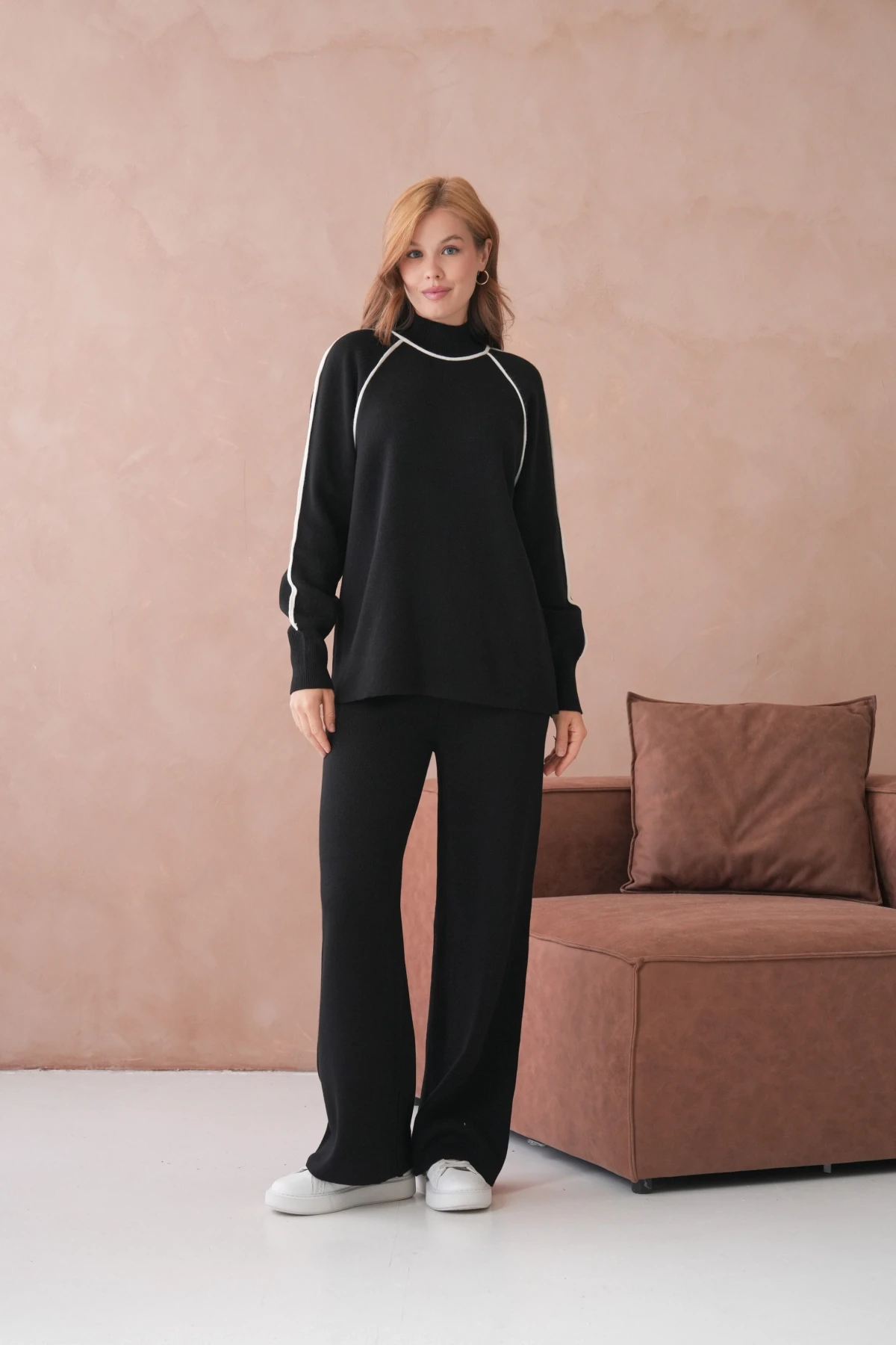 Kadın Dik Yaka Yarım Pat Fermuar Yırtmaçlı Kazak Pantolon İkili Triko Takım