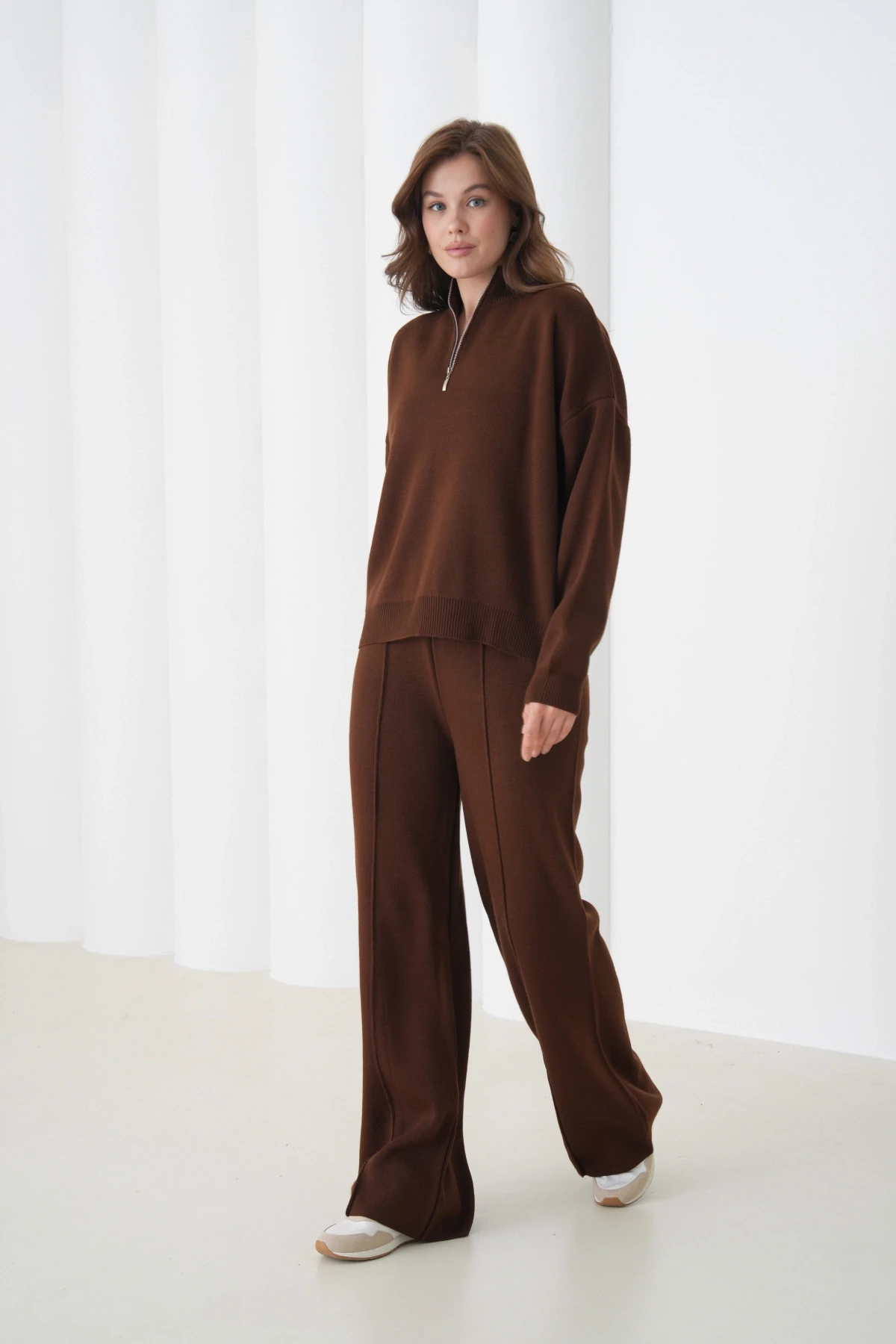 Kadın Dik Yaka Yarım Pat Fermuar Yırtmaçlı Kazak Pantolon İkili Triko Takım