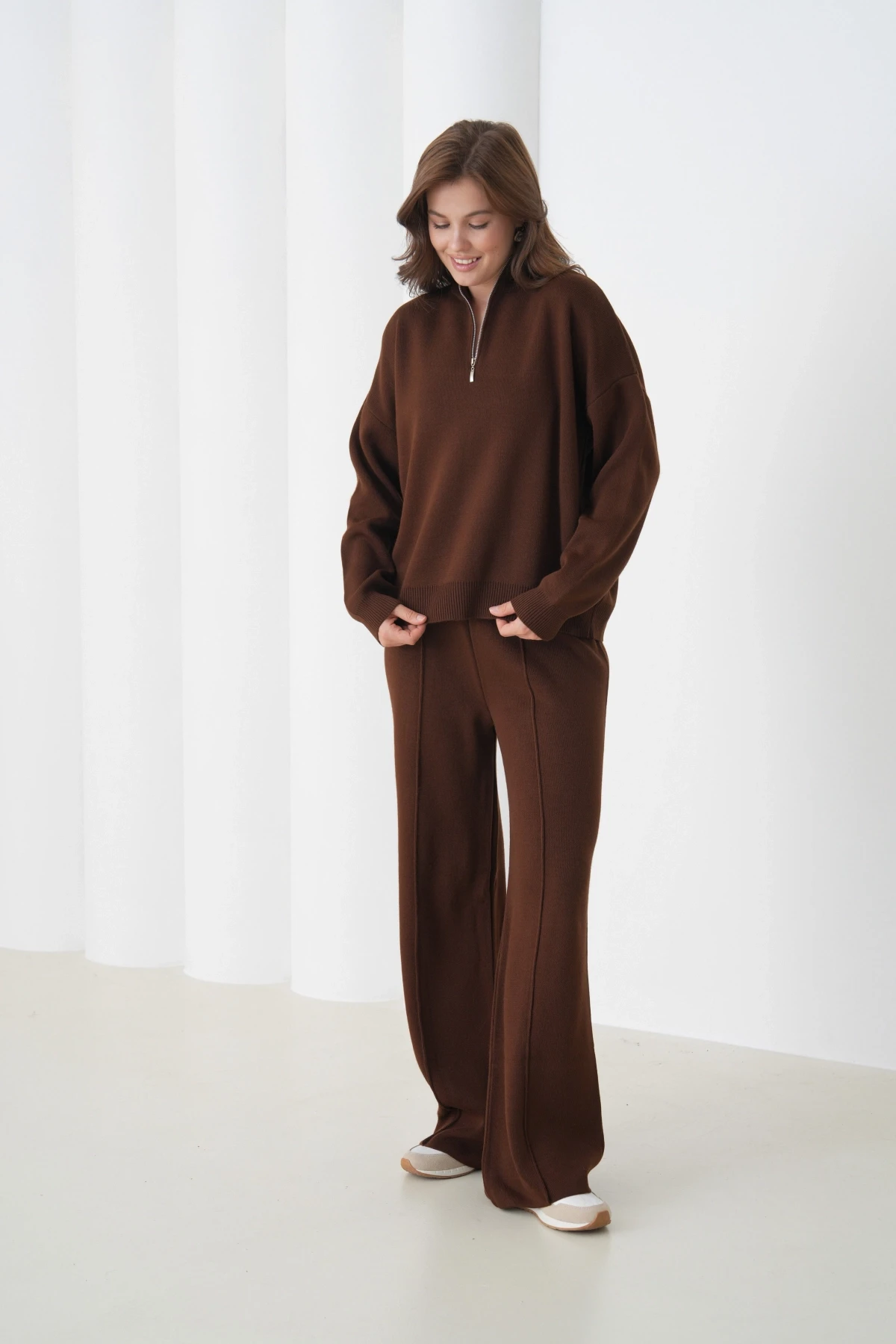 Kadın Dik Yaka Yarım Pat Fermuar Yırtmaçlı Kazak Pantolon İkili Triko Takım