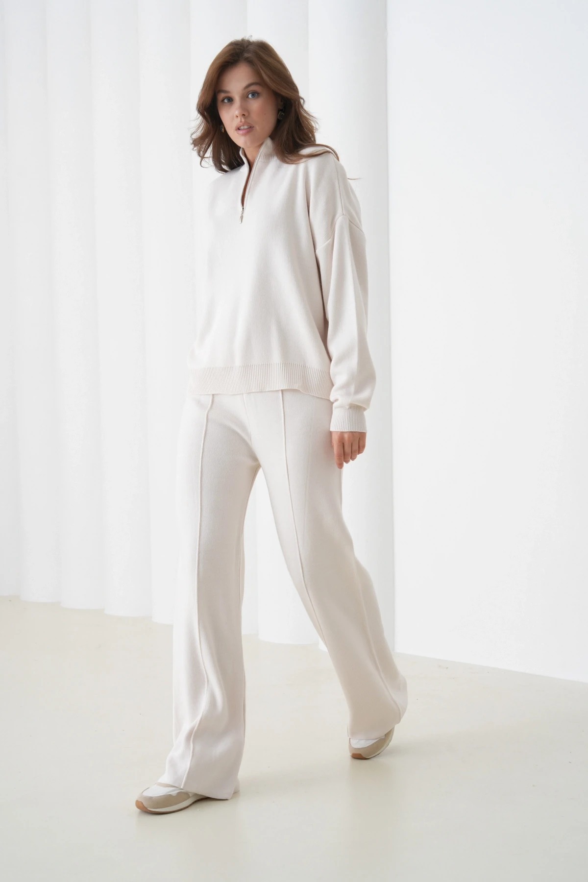 Kadın Dik Yaka Yarım Pat Fermuar Yırtmaçlı Kazak Pantolon İkili Triko Takım