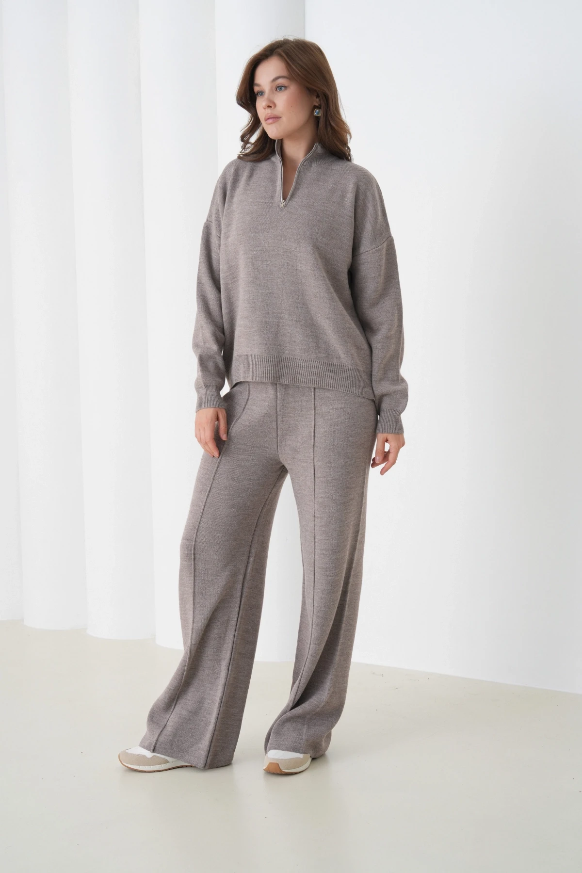 Kadın Dik Yaka Yarım Pat Fermuar Yırtmaçlı Kazak Pantolon İkili Triko Takım