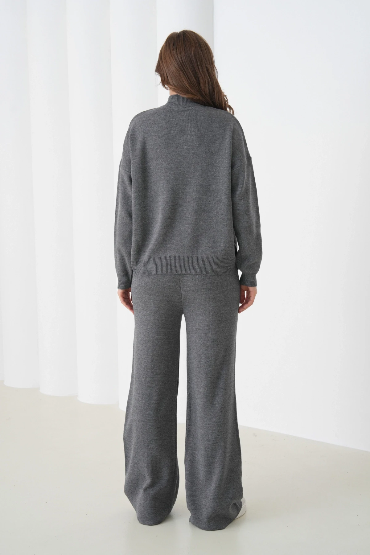 Kadın Dik Yaka Yarım Pat Fermuar Yırtmaçlı Kazak Pantolon İkili Triko Takım