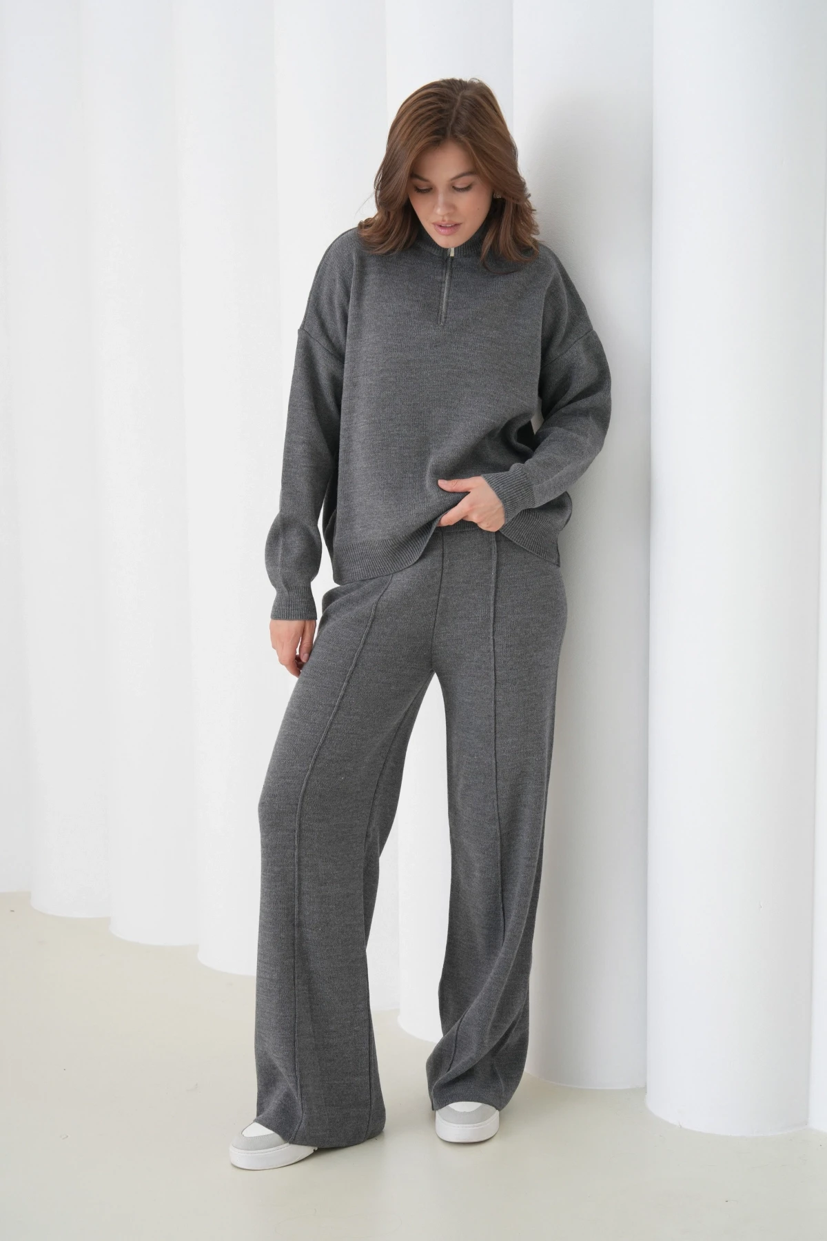 Kadın Dik Yaka Yarım Pat Fermuar Yırtmaçlı Kazak Pantolon İkili Triko Takım