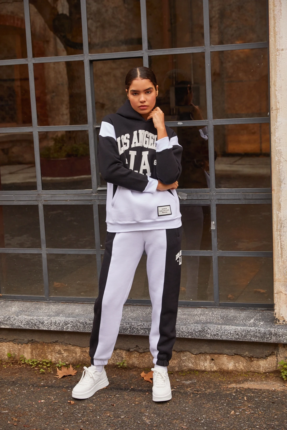 Kadın Siyah Baskı Detay Kanguru Cepli Şardonlu Takım