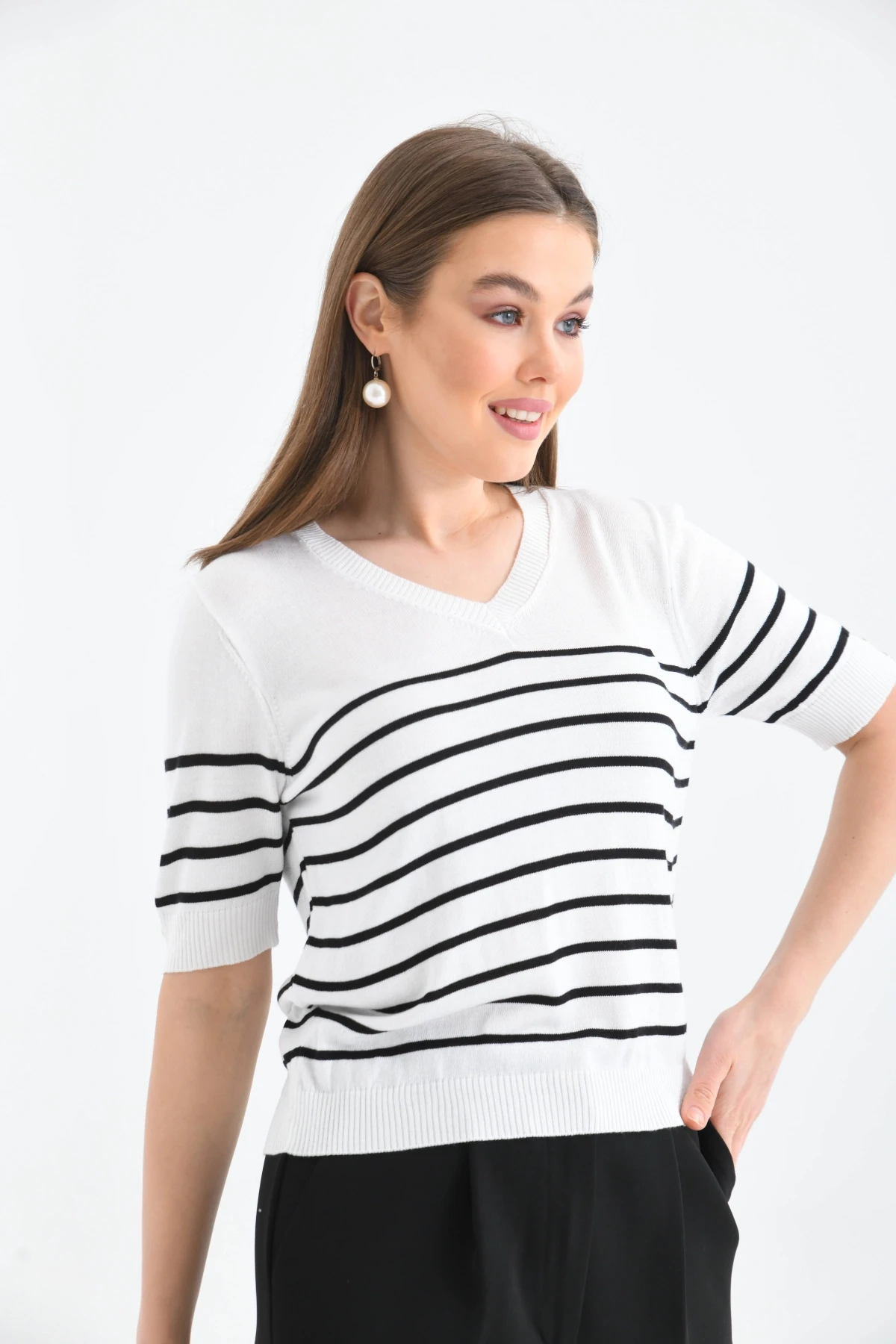 Kadın V Yaka Çizgili Kısa Kol Triko Kazak