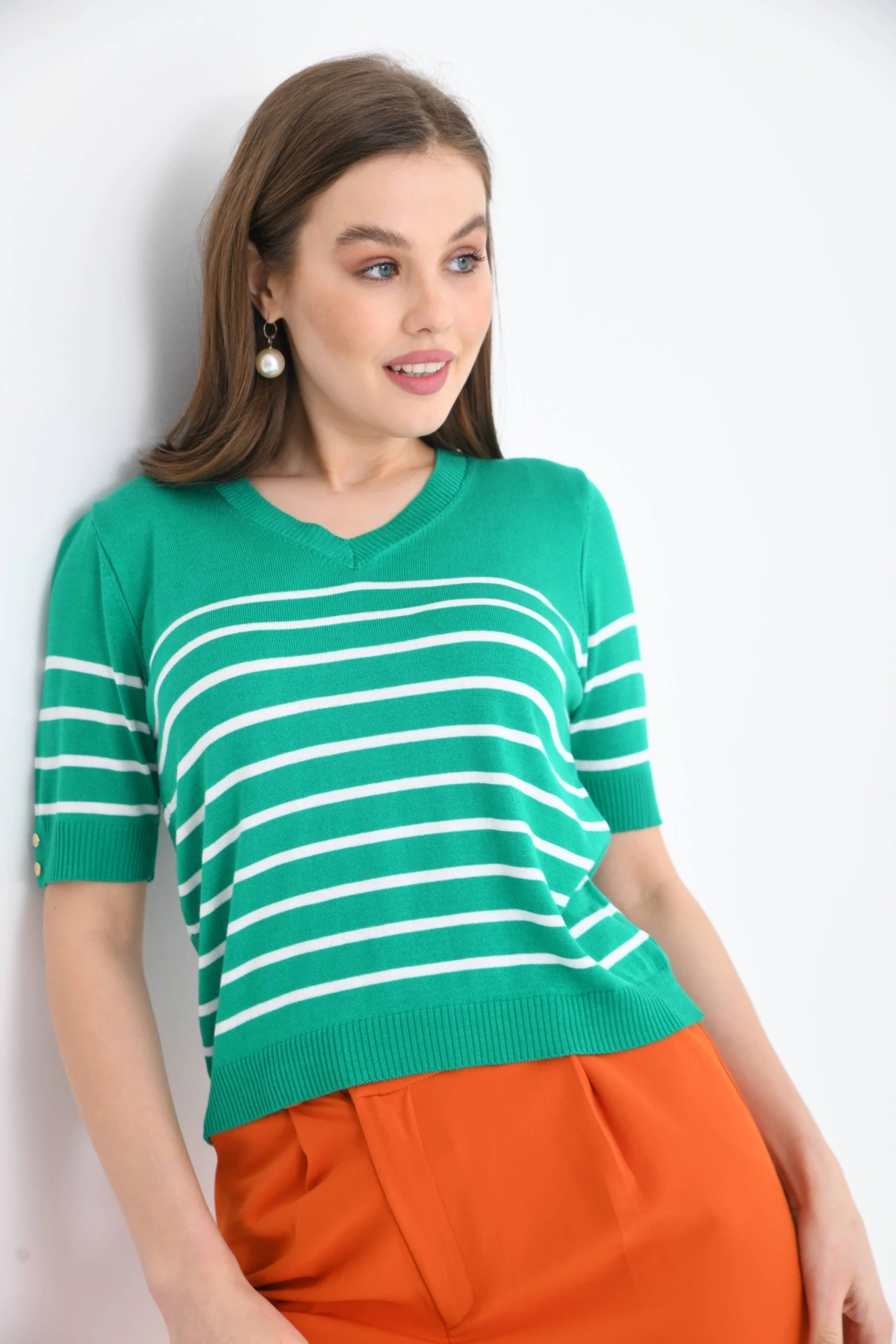 Kadın V Yaka Çizgili Kısa Kol Triko Kazak