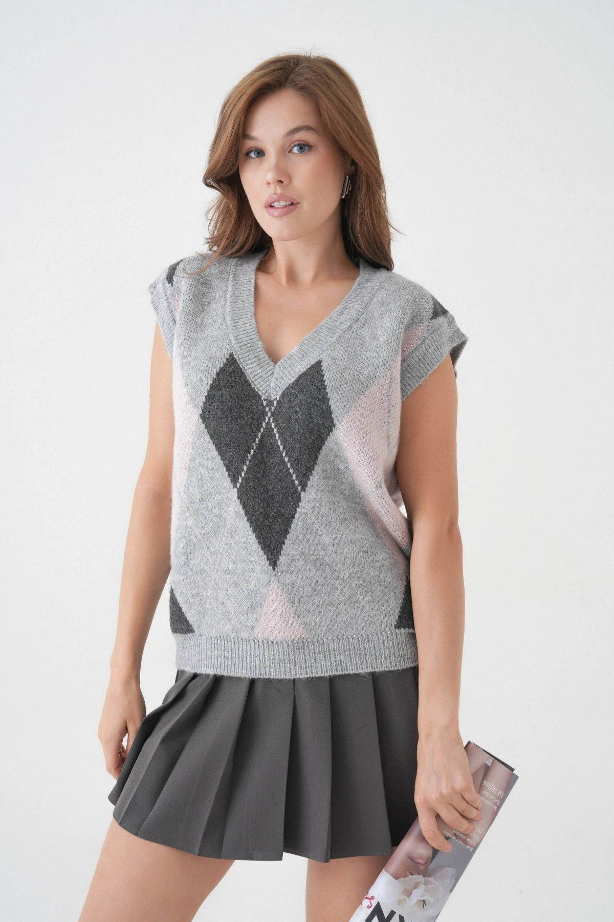 Kadın V Yaka Desenli Yumuşak Dokulu Triko Sweater