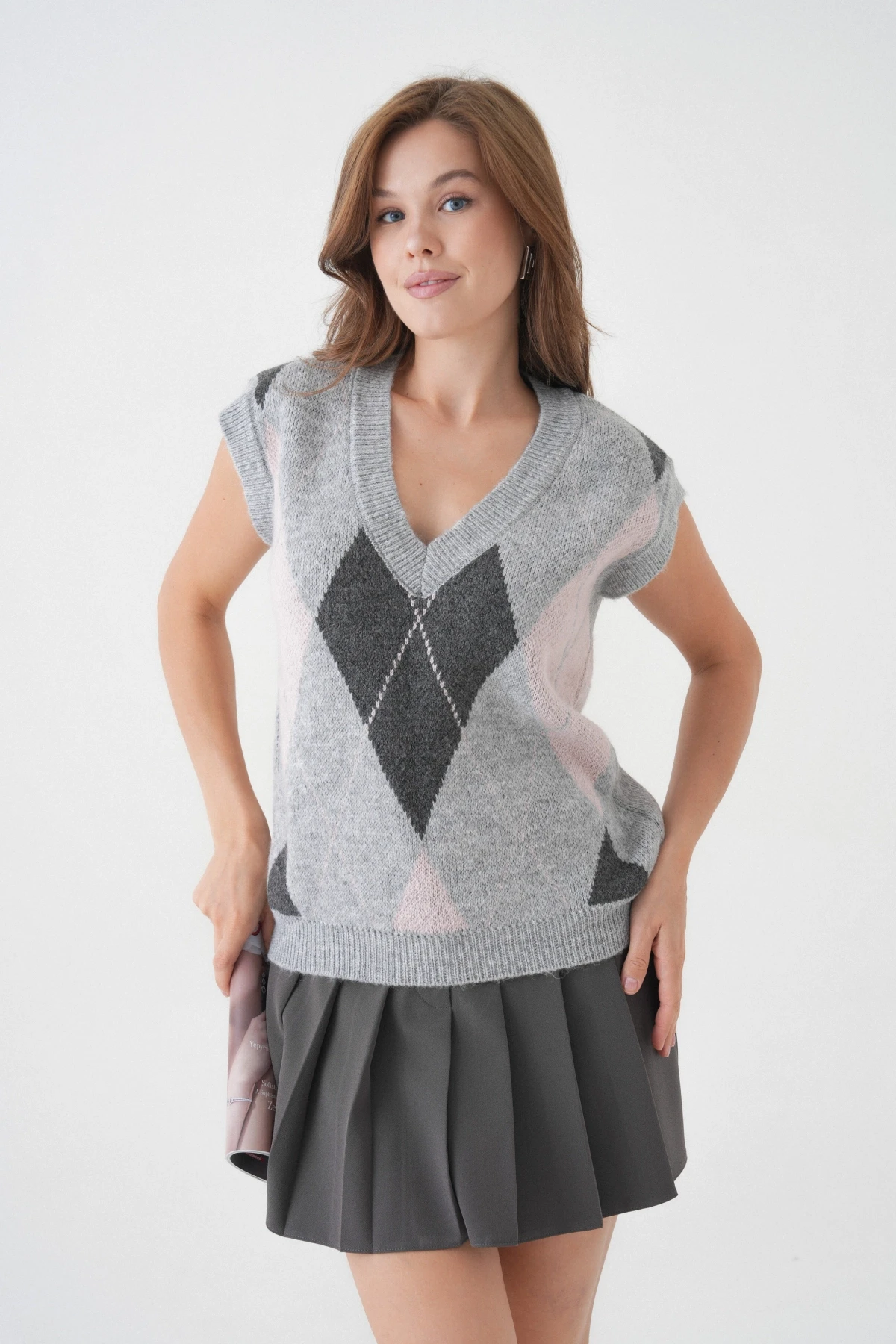 Kadın V Yaka Desenli Yumuşak Dokulu Triko Sweater