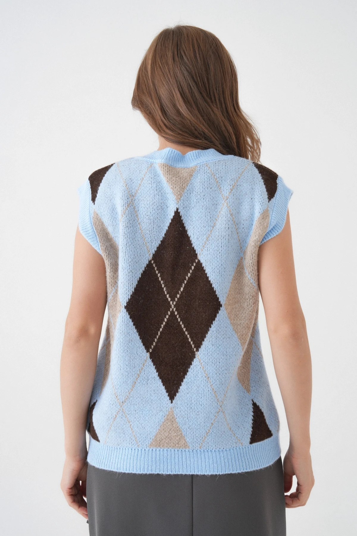 Kadın V Yaka Desenli Yumuşak Dokulu Triko Sweater