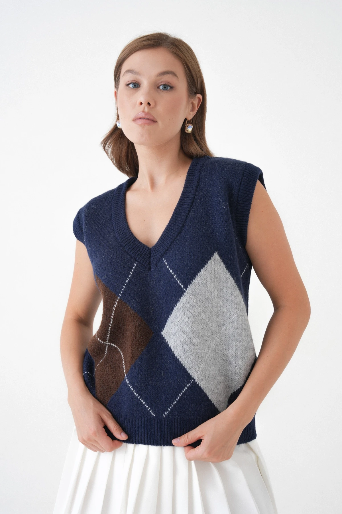 Kadın V Yaka Desenli Yumuşak Dokulu Triko Sweater