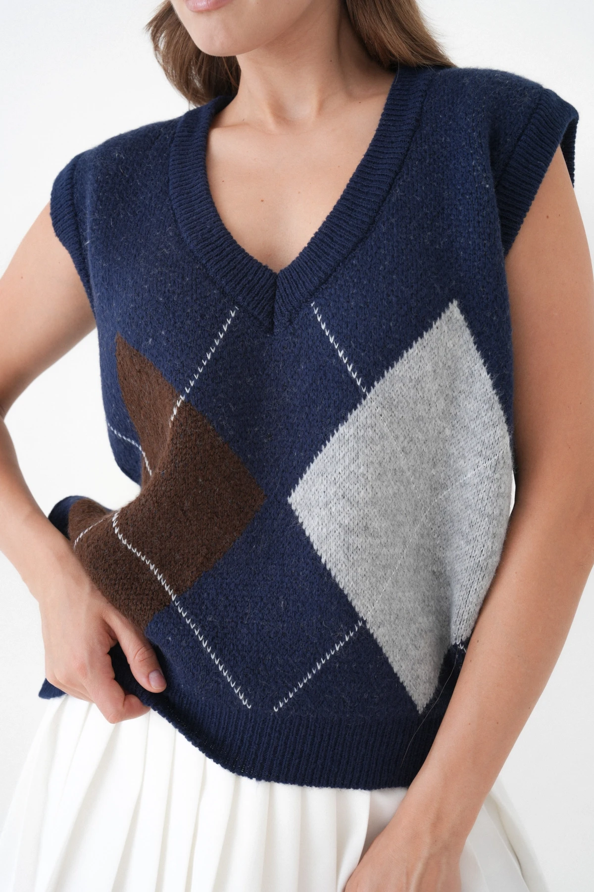 Kadın V Yaka Desenli Yumuşak Dokulu Triko Sweater