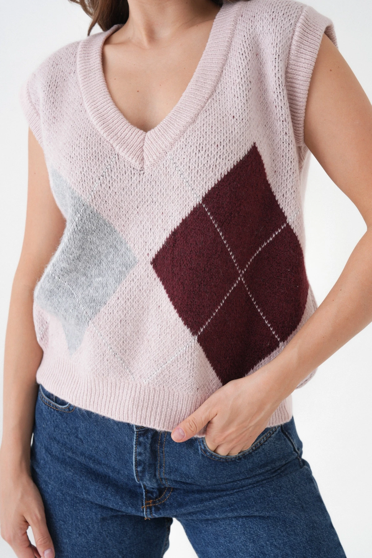 Kadın V Yaka Desenli Yumuşak Dokulu Triko Sweater