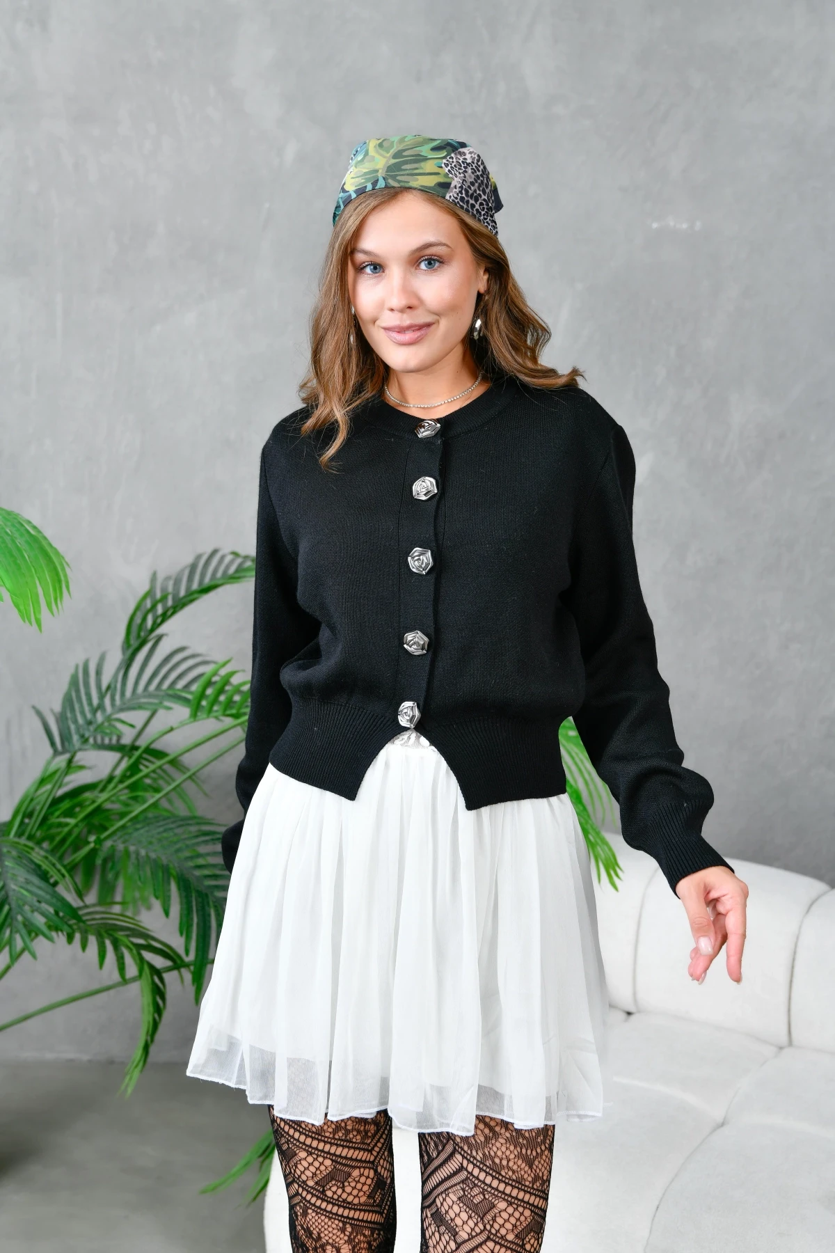 Kadın V Yaka Düğme Detay Yumuşak Dokulu Triko Ceket 10827