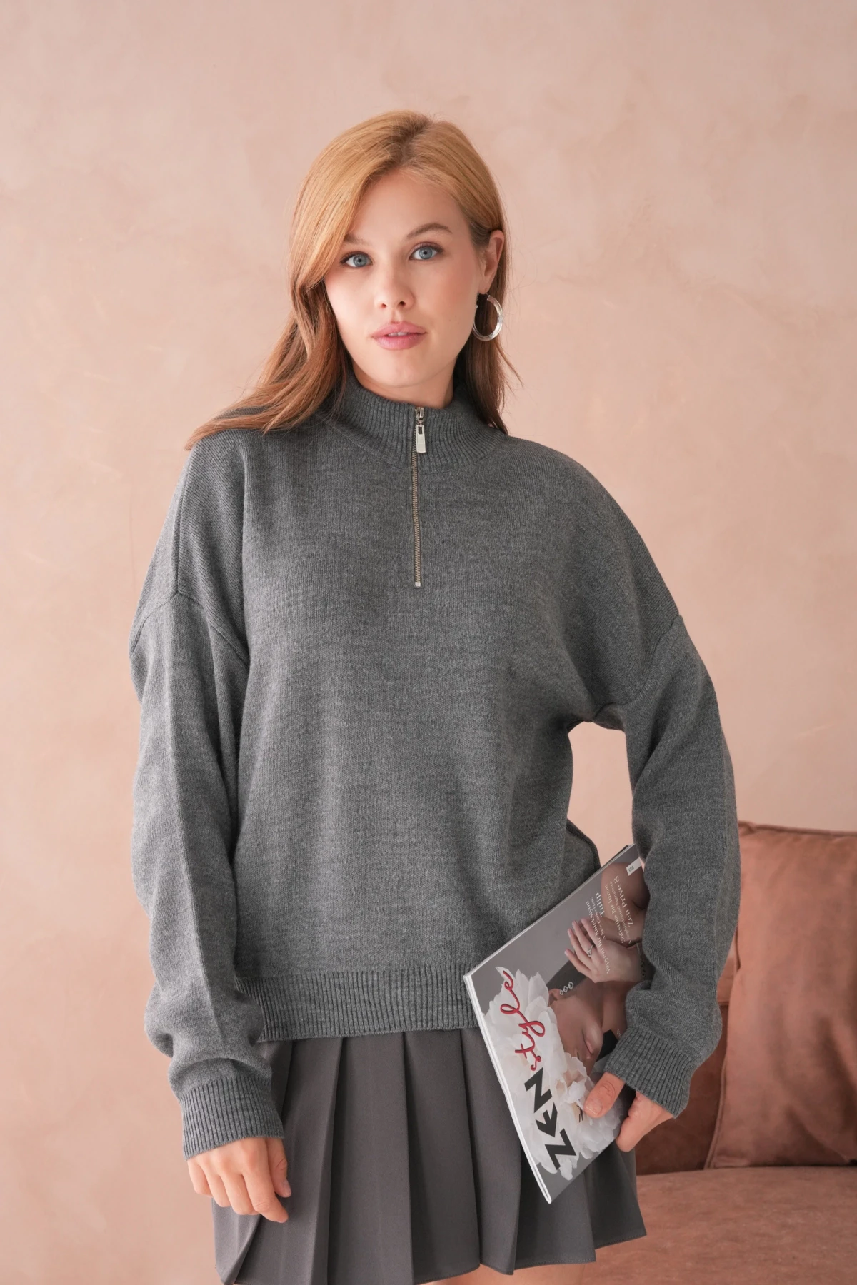 Kadın Yarım Balıkçı Yaka Fermuar Detay Oversize Triko Kazak