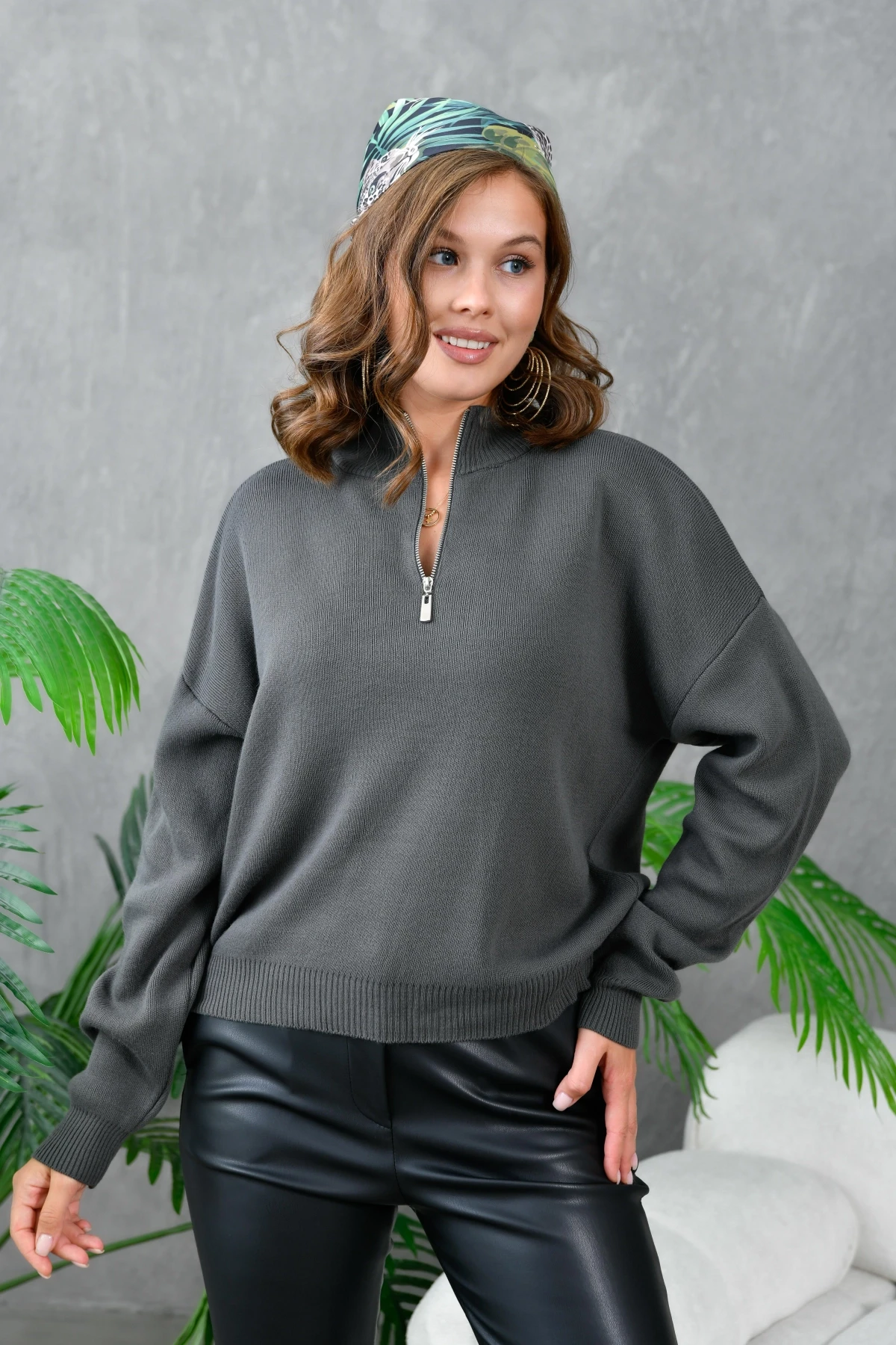 Kadın Yarım Balıkçı Yaka Fermuar Detay Oversize Triko Kazak