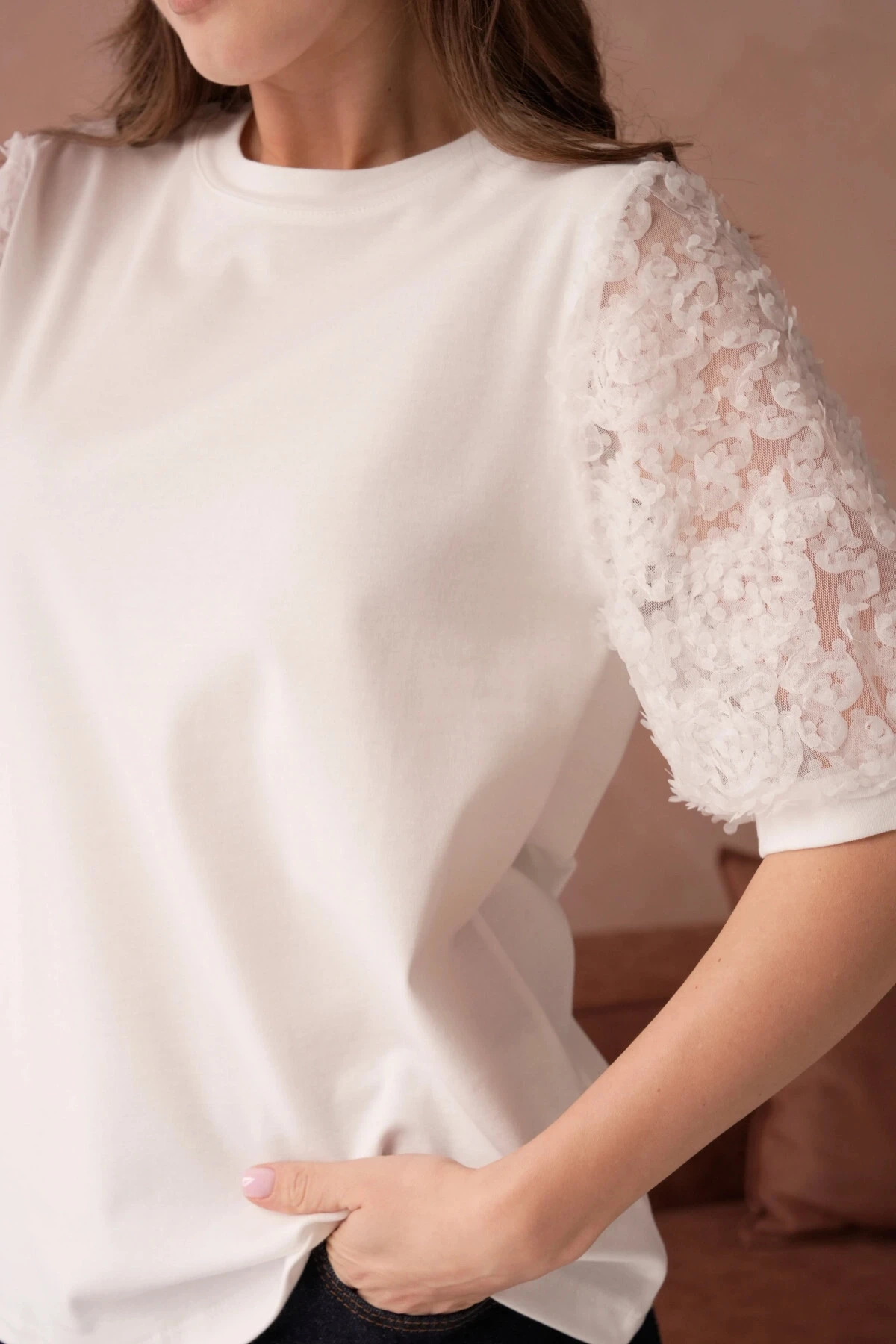 Bisiklet Yaka Kolları Yoğun Tül Detaylı Basic T-Shirt