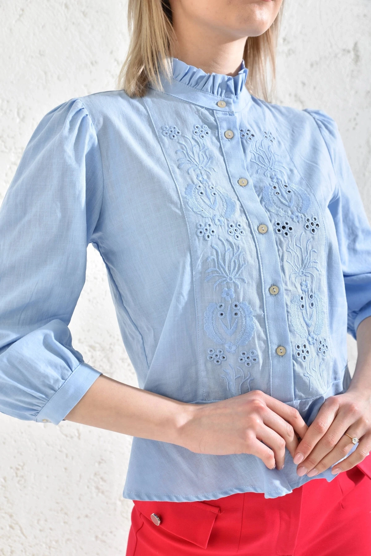Kadın Bebe Mavi Yakası Fırfırlı Düğme Detaylı Nakış İşlemeli Bluz
