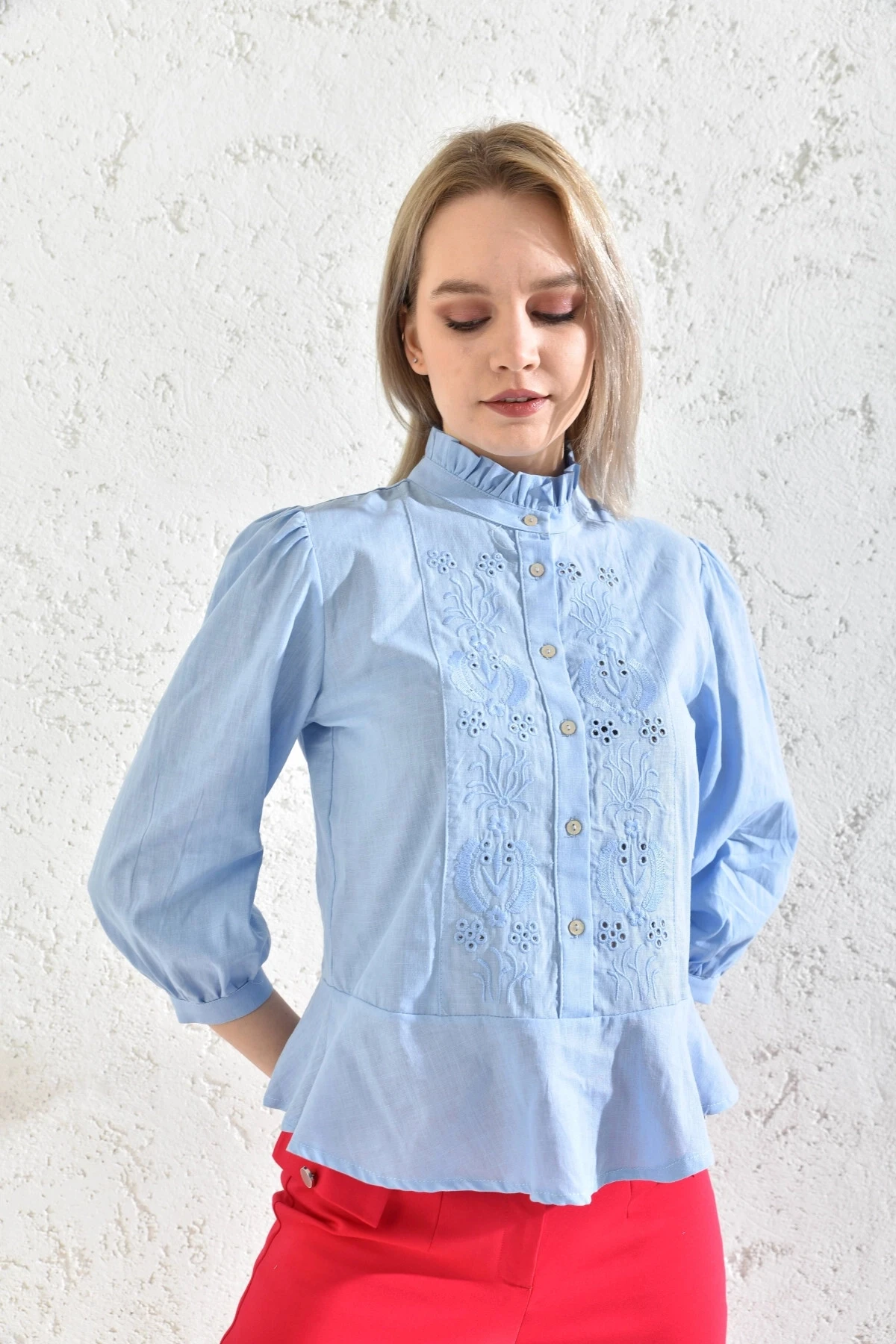 Kadın Bebe Mavi Yakası Fırfırlı Düğme Detaylı Nakış İşlemeli Bluz
