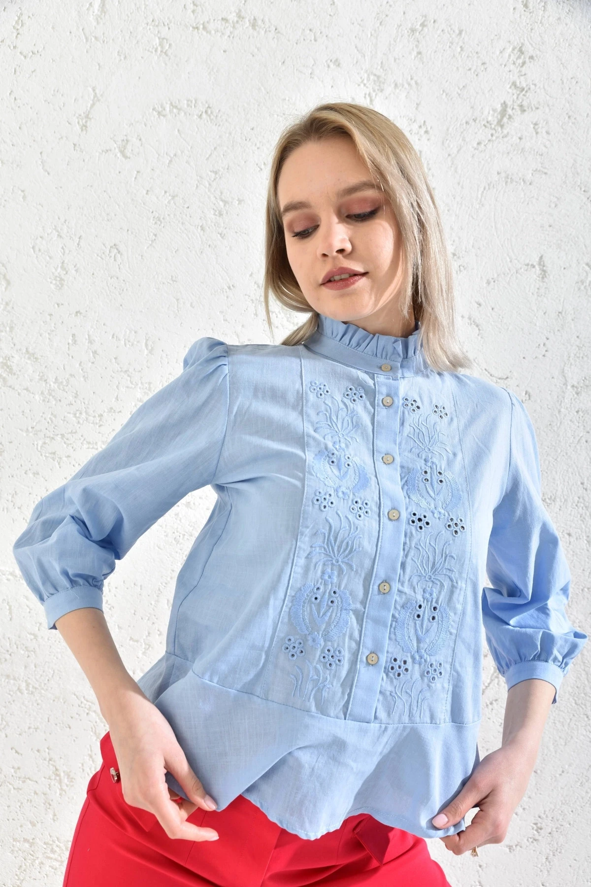 Kadın Bebe Mavi Yakası Fırfırlı Düğme Detaylı Nakış İşlemeli Bluz