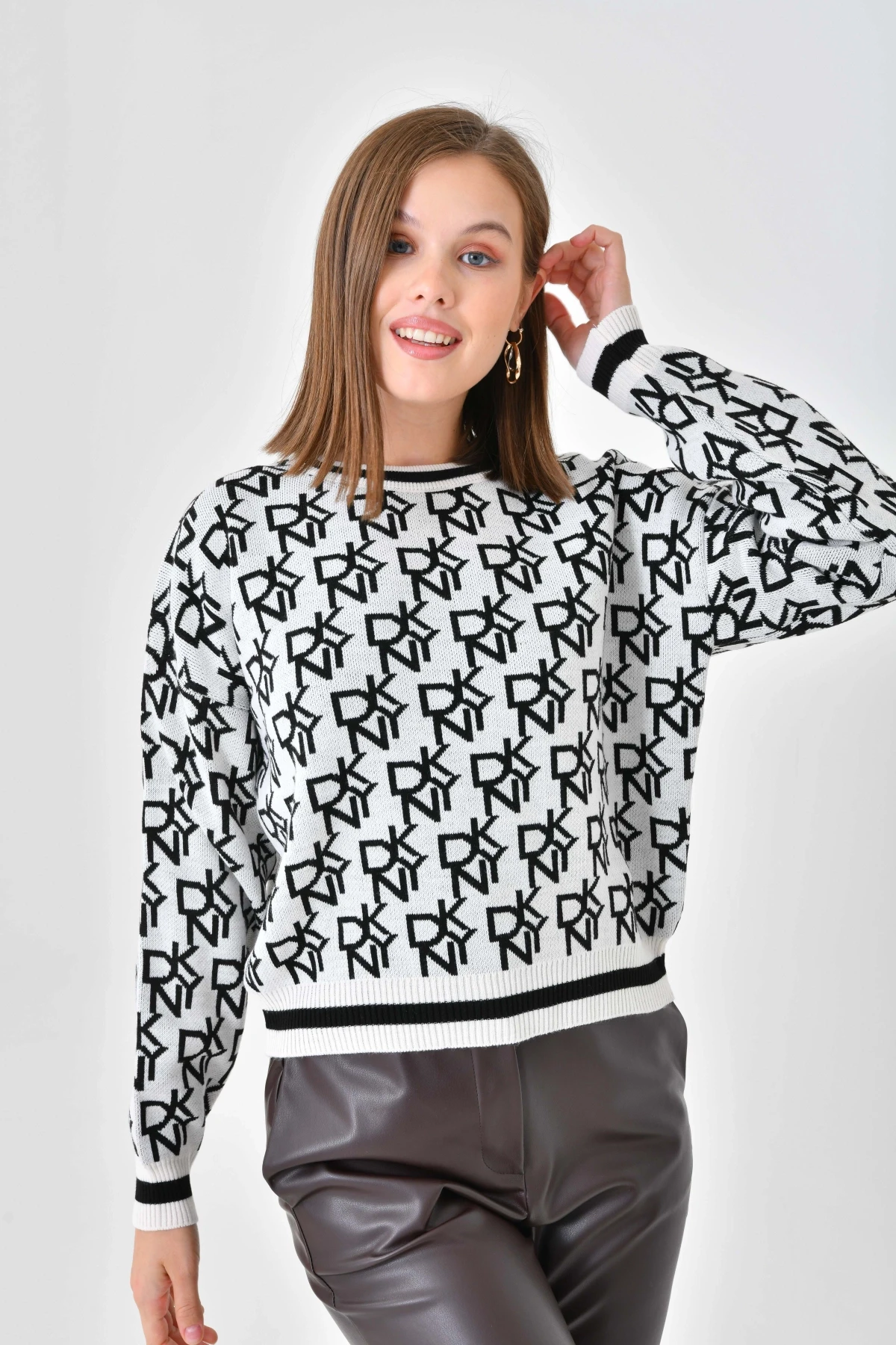 Kadın Bisiklet Yaka Yazı Desenli Triko Kazak 10489