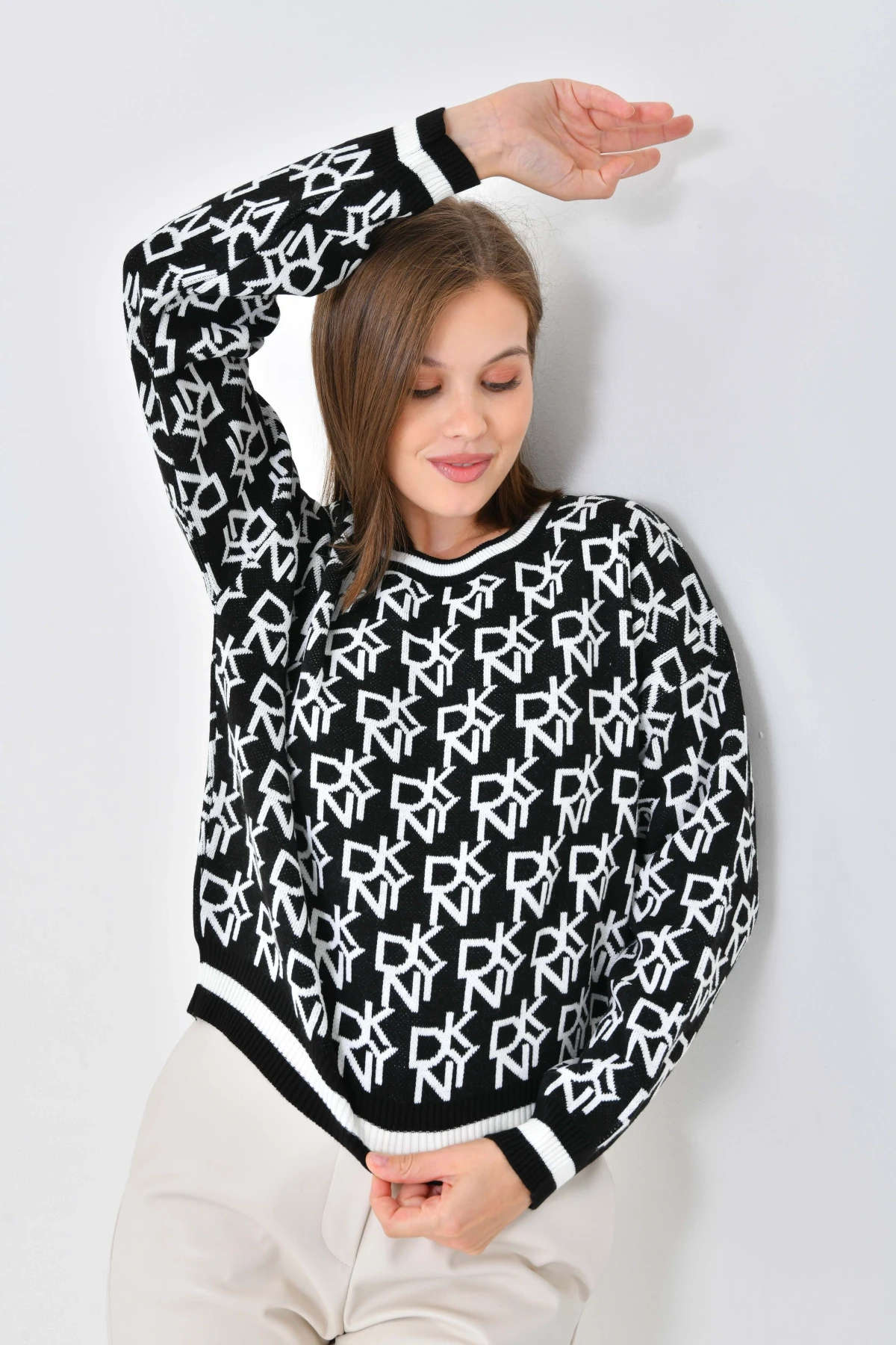 Kadın Bisiklet Yaka Yazı Desenli Triko Kazak 10489