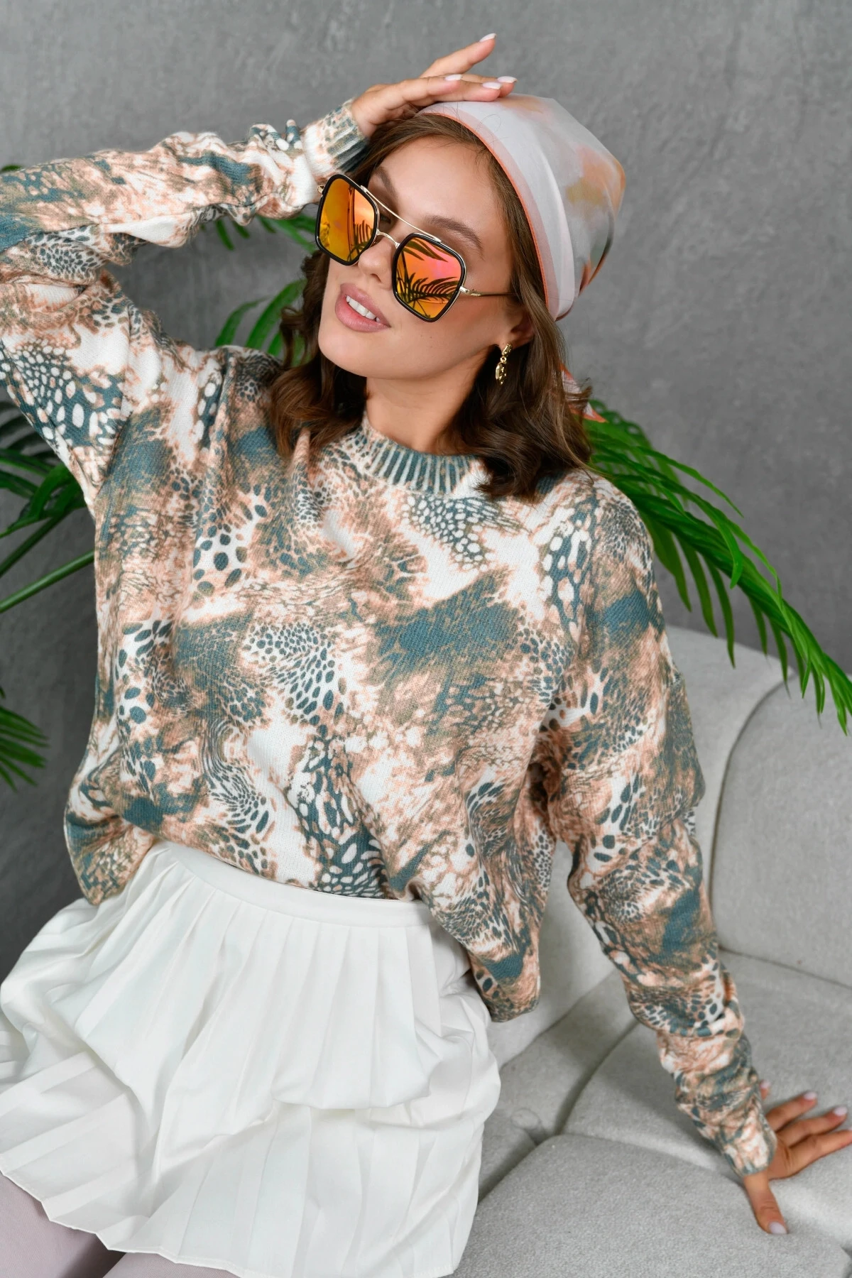 Kadın Dik Yaka Salaş Desenli Triko Kazak