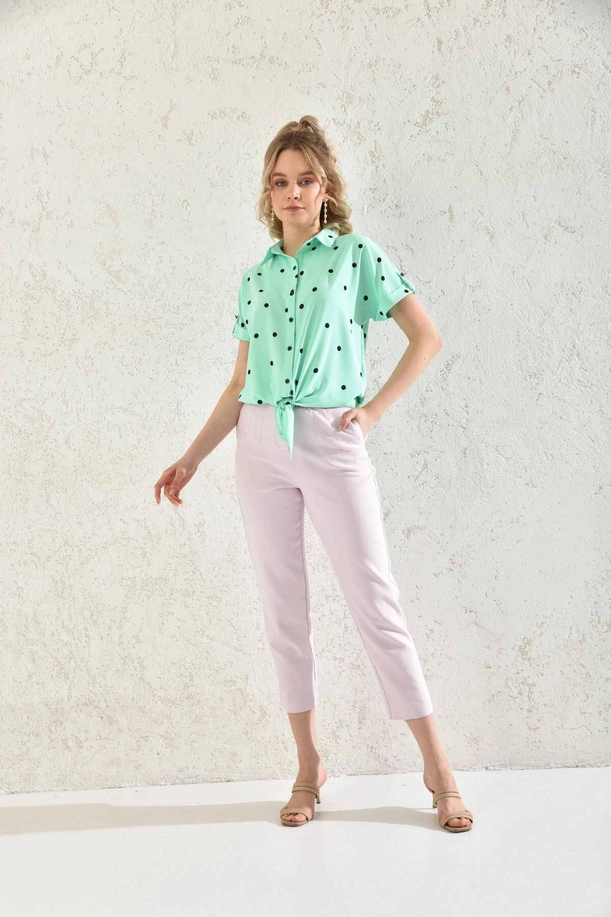 Kadın Gömlek Yaka Puantiyeli Bağlama Detaylı Apoletli Bluz