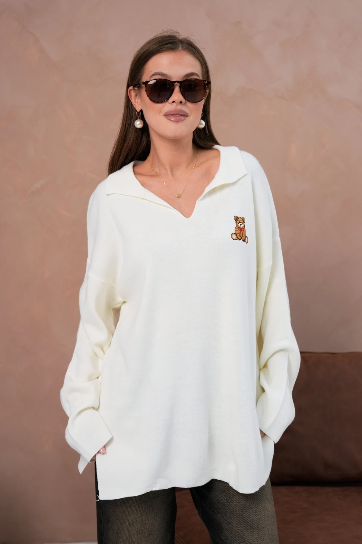 Kadın Polo Yaka Nakış Detay Yanları Yırtmaçlı Salaş Triko Kazak 224292