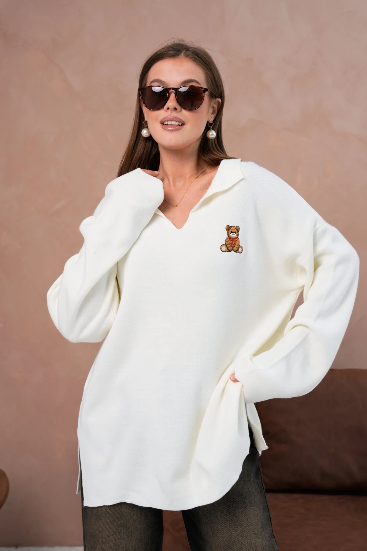 Kadın Polo Yaka Nakış Detay Yanları Yırtmaçlı Salaş Triko Kazak 224292