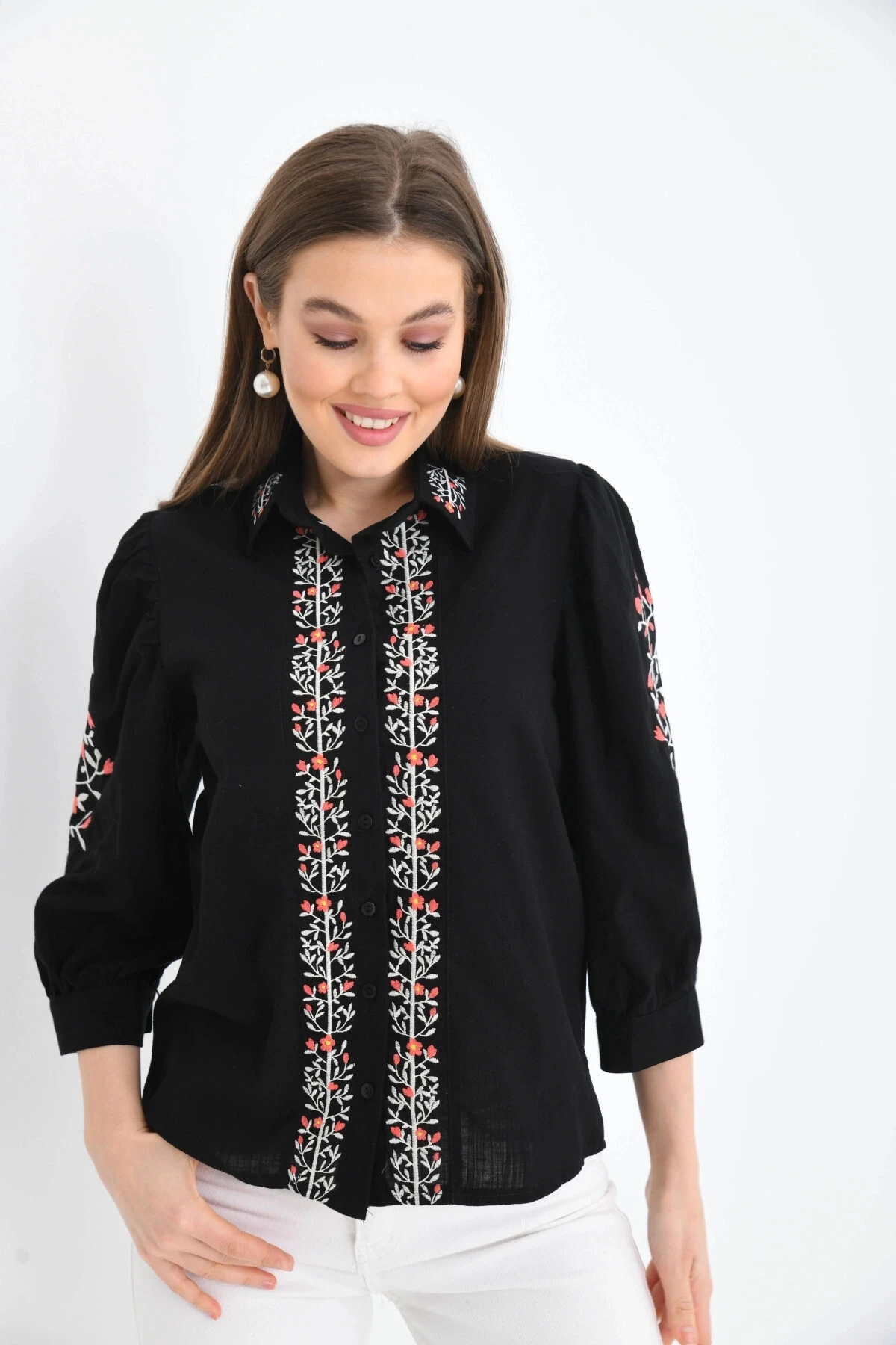 Kadın Siyah Nakış İşlemeli Uzun Kol Gömlek