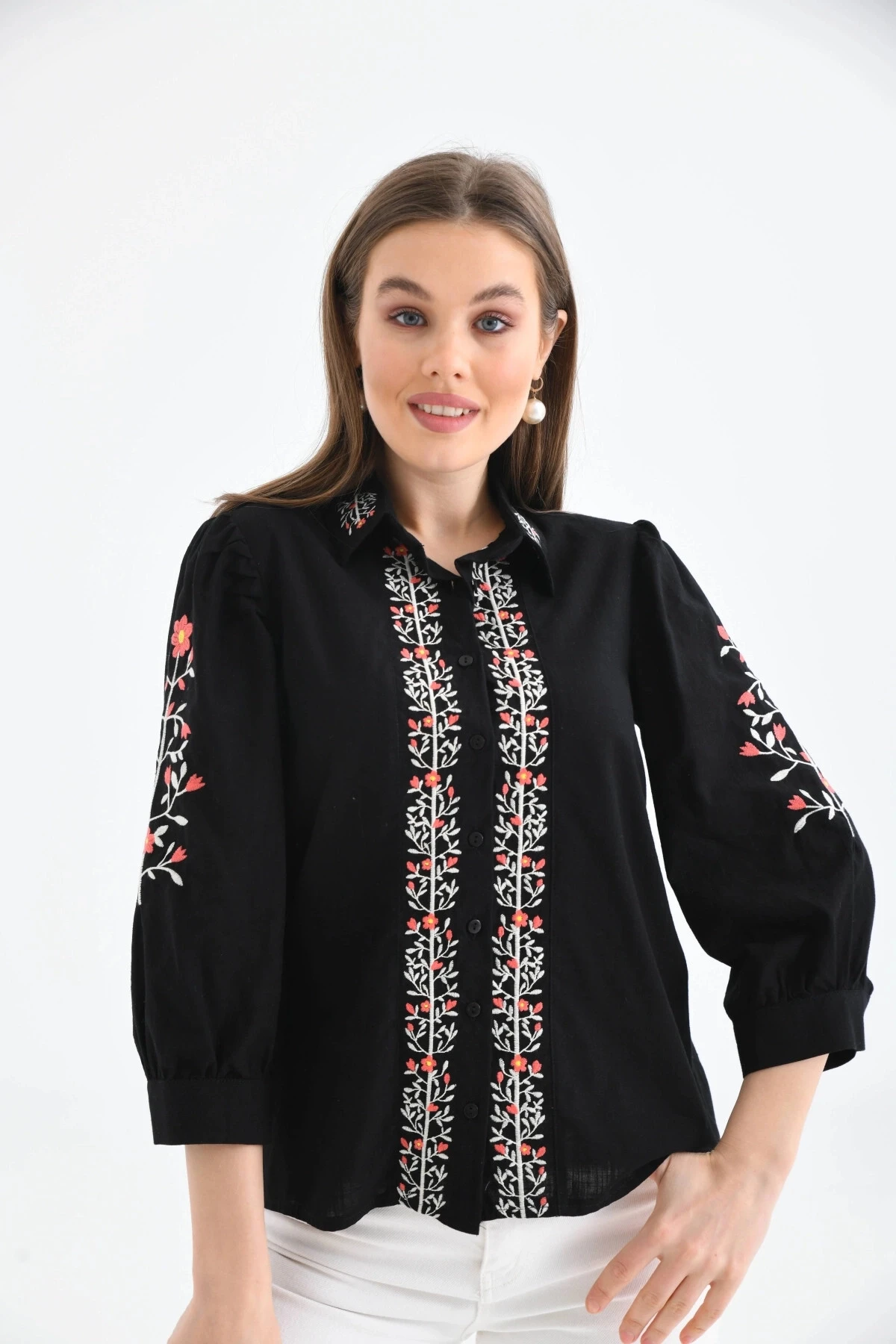 Kadın Siyah Nakış İşlemeli Uzun Kol Gömlek