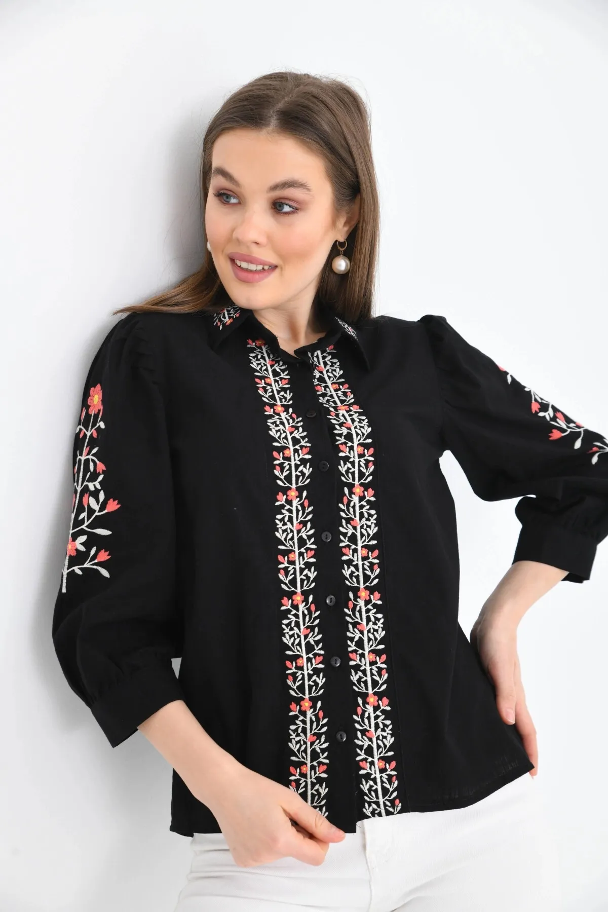Kadın Siyah Nakış İşlemeli Uzun Kol Gömlek