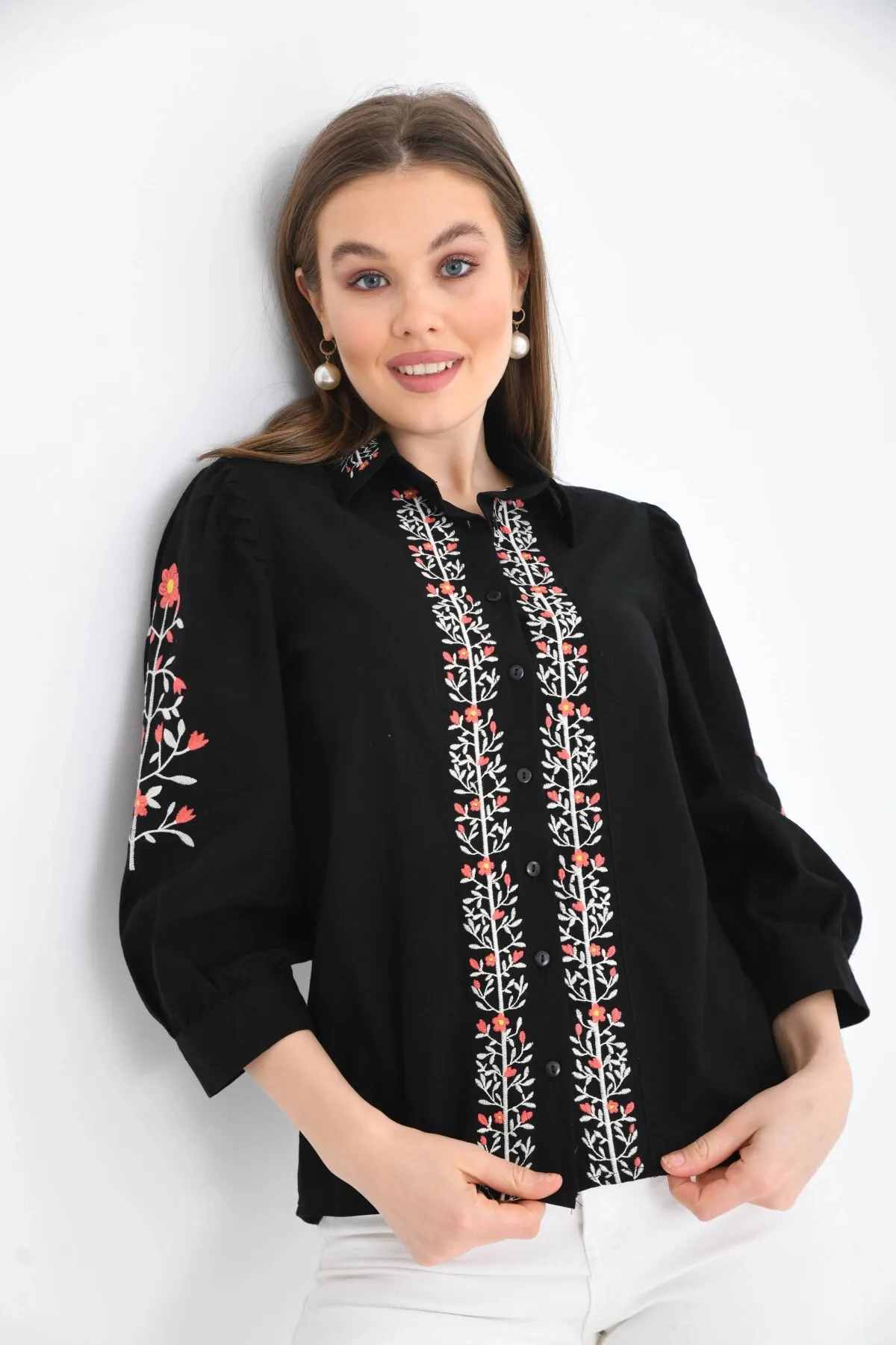 Kadın Siyah Nakış İşlemeli Uzun Kol Gömlek