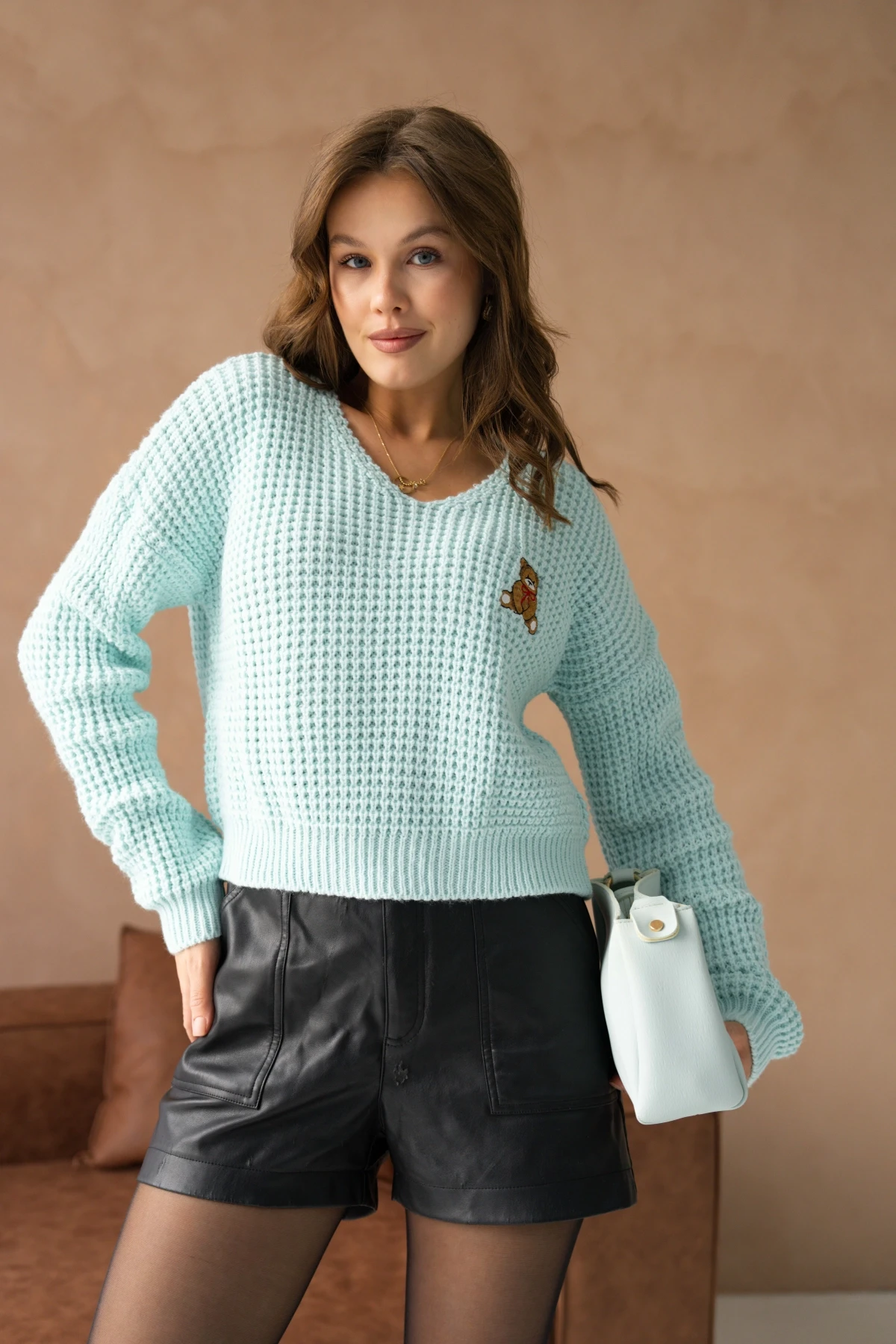 Kadın V Yaka Nakış Detay Ajurlu Triko Kazak 225008