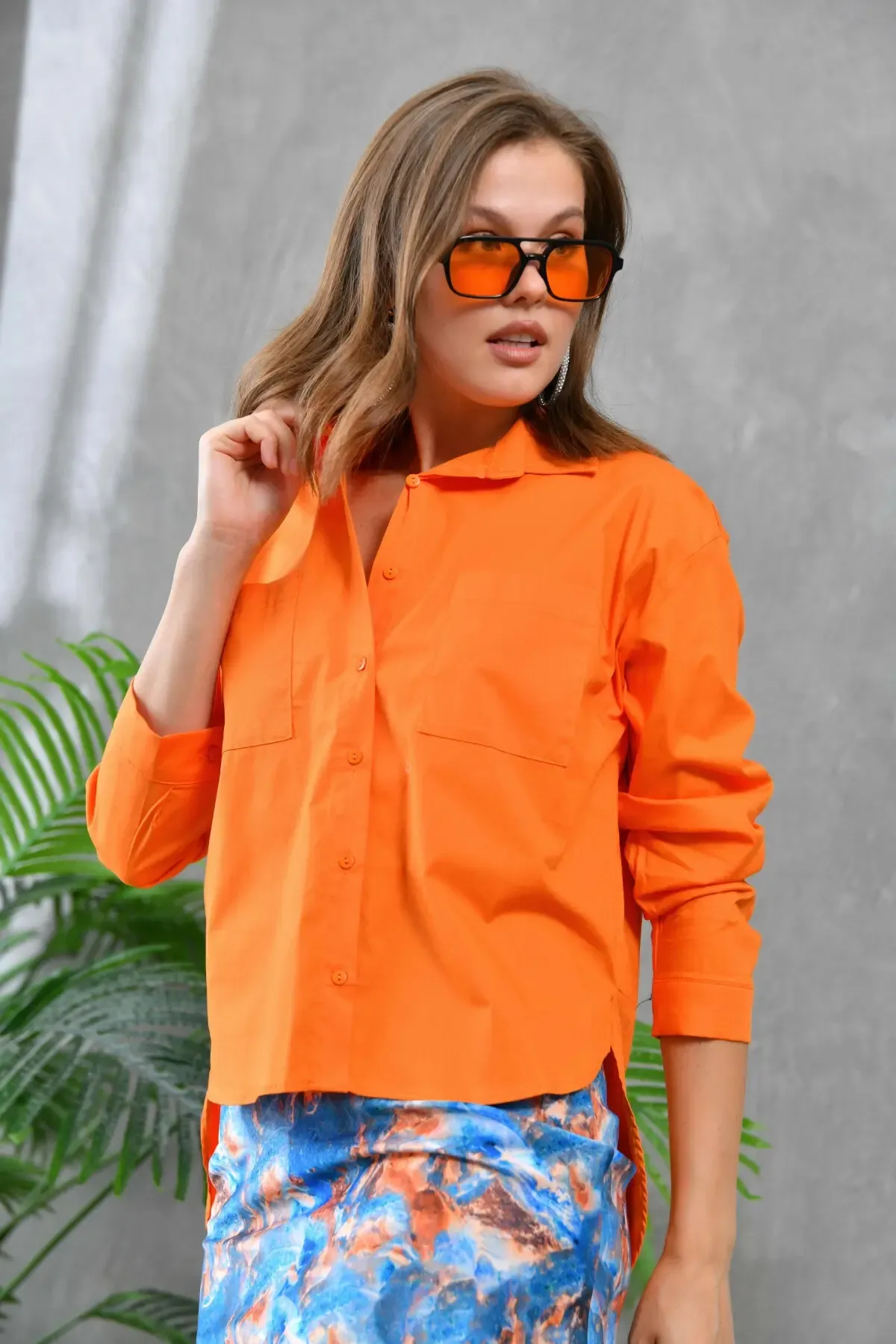 Kadın Arkası Uzun Yırtmaçlı Salaş Dokuma Gömlek