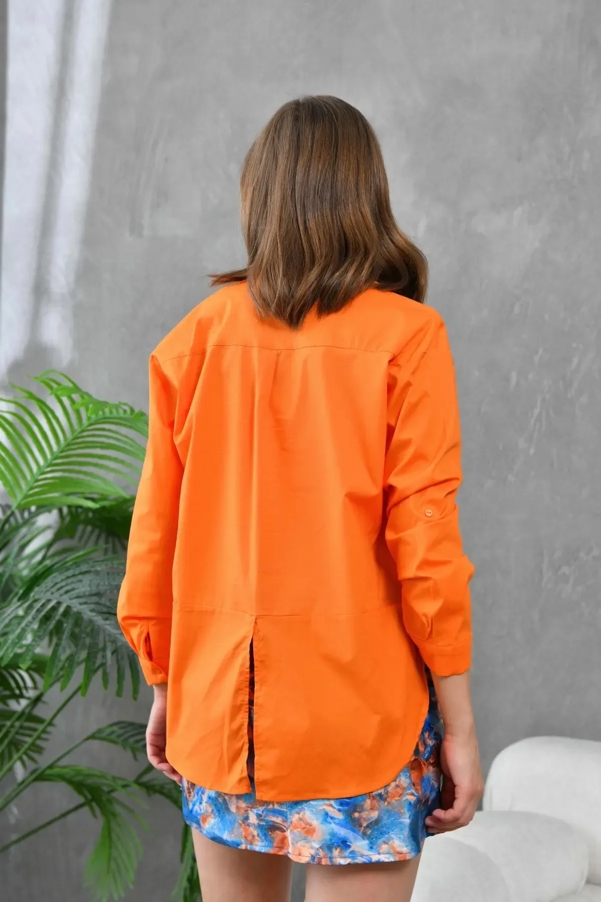 Kadın Arkası Uzun Yırtmaçlı Salaş Dokuma Gömlek