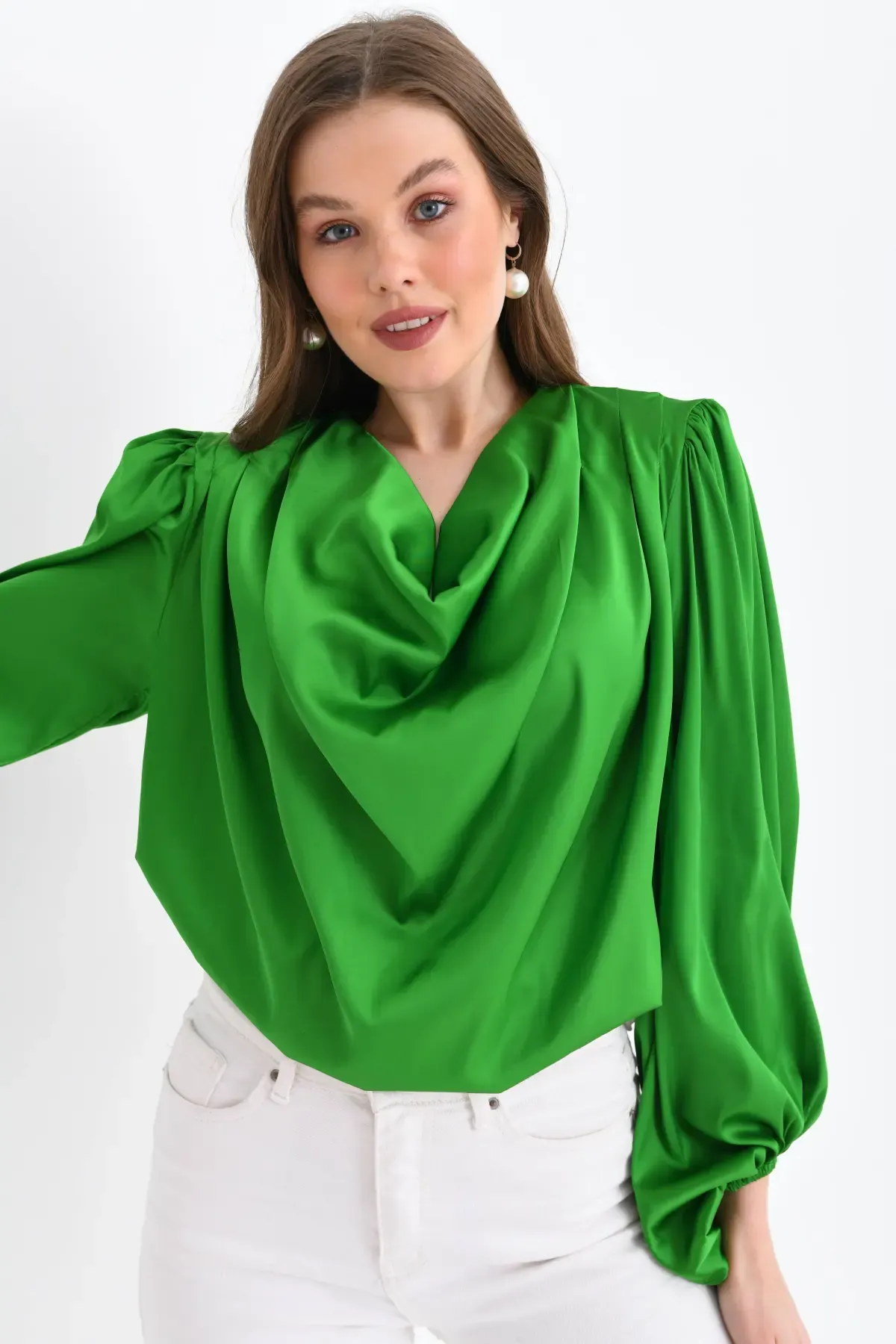 Kadın Degaje Yaka Omuzları Vatkalı Kol Ve Etği Lasikli Saten Yüzeyli Dokum Bluz 33026