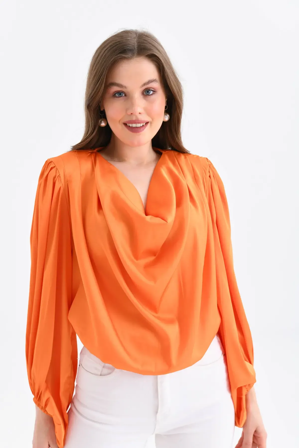 Kadın Degaje Yaka Omuzları Vatkalı Kol Ve Etği Lasikli Saten Yüzeyli Dokum Bluz 33026