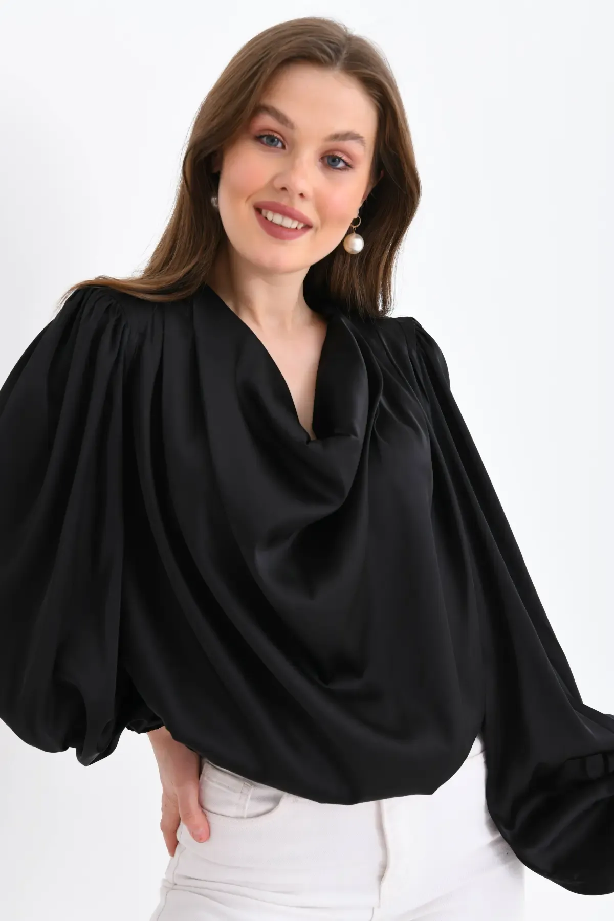 Kadın Degaje Yaka Omuzları Vatkalı Kol Ve Etği Lasikli Saten Yüzeyli Dokum Bluz 33026