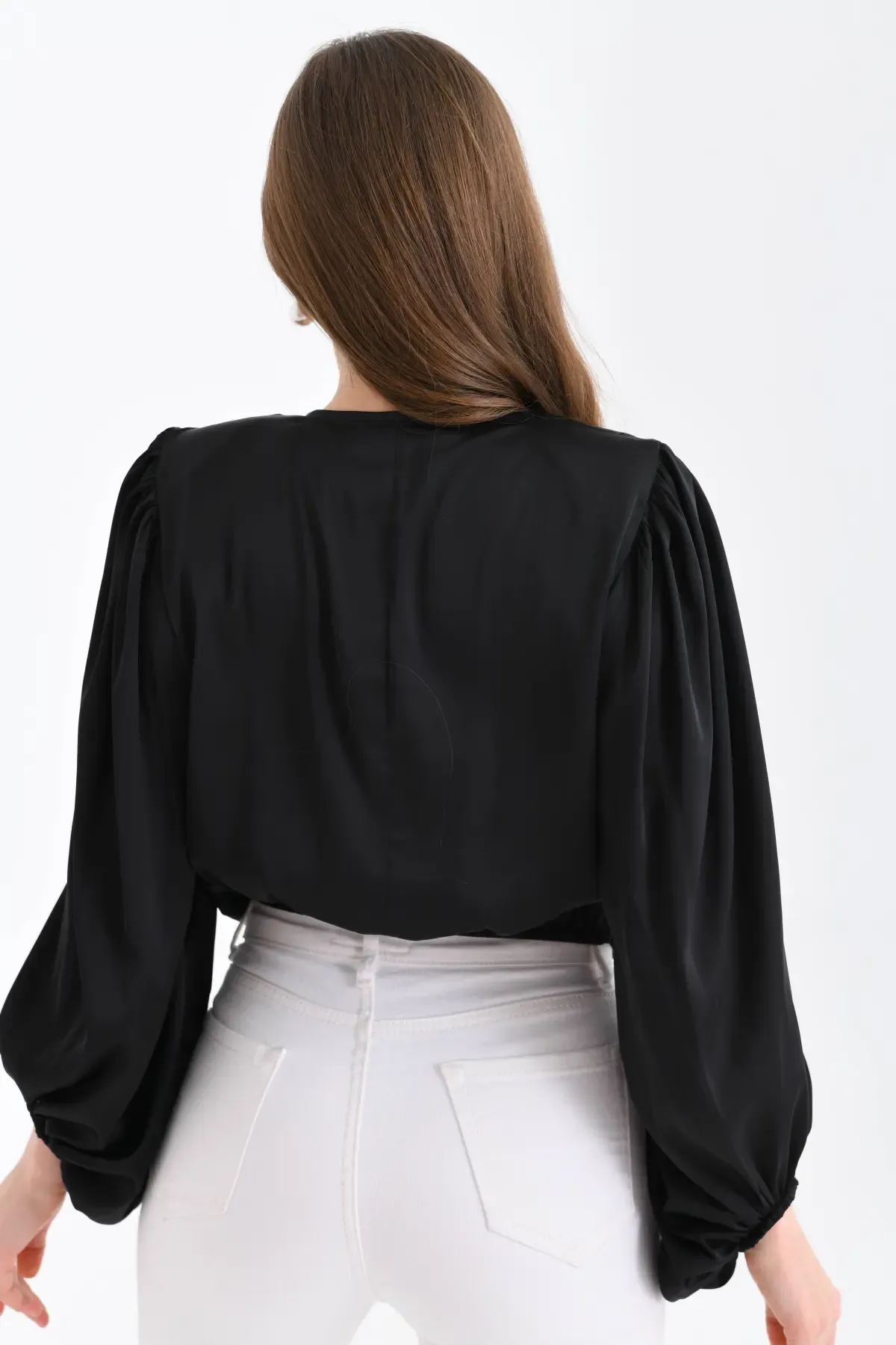 Kadın Degaje Yaka Omuzları Vatkalı Kol Ve Etği Lasikli Saten Yüzeyli Dokum Bluz 33026