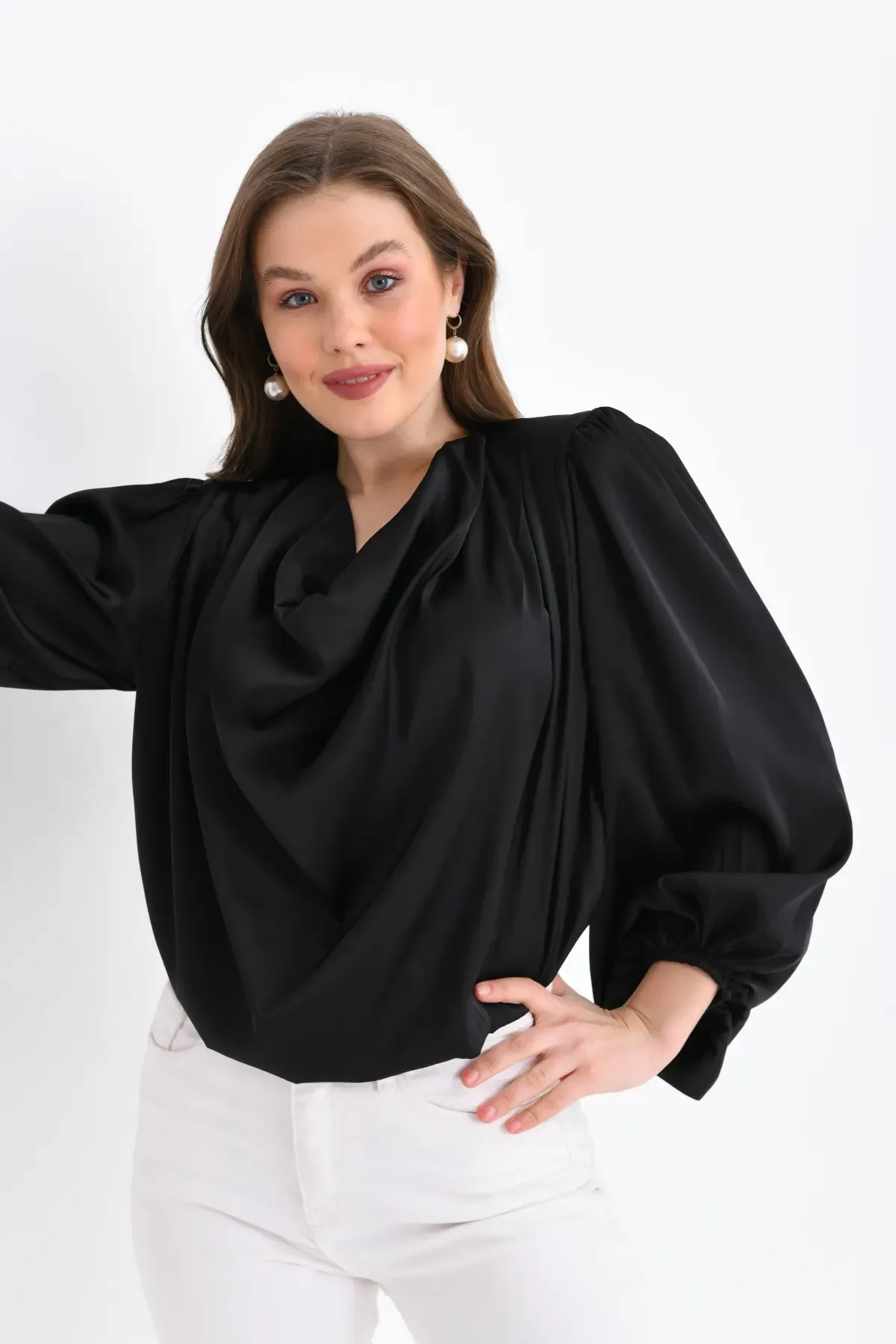 Kadın Degaje Yaka Omuzları Vatkalı Kol Ve Etği Lasikli Saten Yüzeyli Dokum Bluz 33026