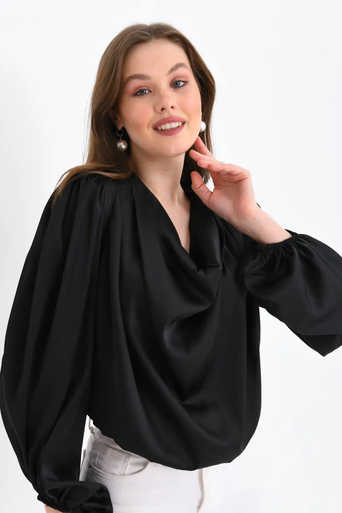 Kadın Degaje Yaka Omuzları Vatkalı Kol Ve Etği Lasikli Saten Yüzeyli Dokum Bluz 33026