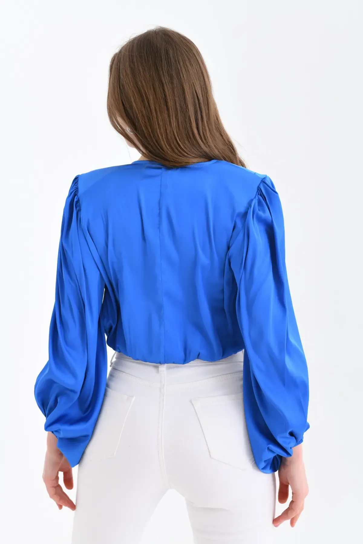 Kadın Degaje Yaka Omuzları Vatkalı Kol Ve Etği Lasikli Saten Yüzeyli Dokum Bluz 33026