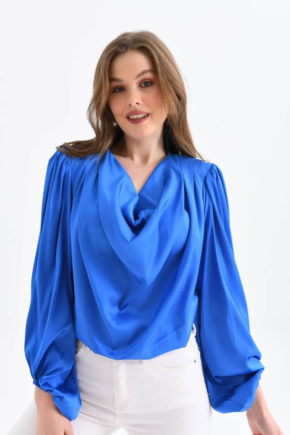 Kadın Degaje Yaka Omuzları Vatkalı Kol Ve Etği Lasikli Saten Yüzeyli Dokum Bluz 33026